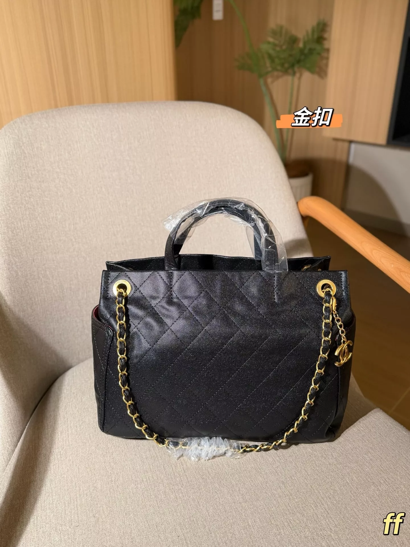 샤넬 캐비어 체인 핸들 토트백 상세 이미지 1