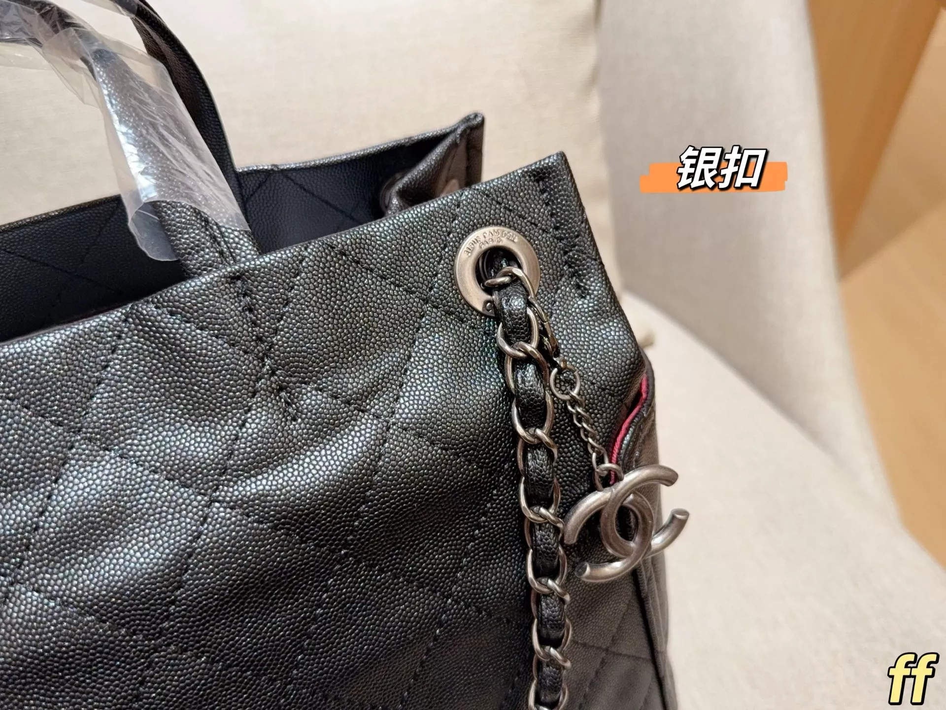 샤넬 캐비어 체인 핸들 토트백 상세 이미지 16