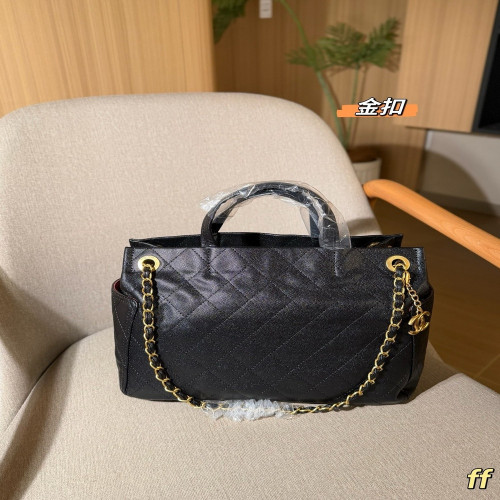 샤넬 캐비어 체인 핸들 토트백