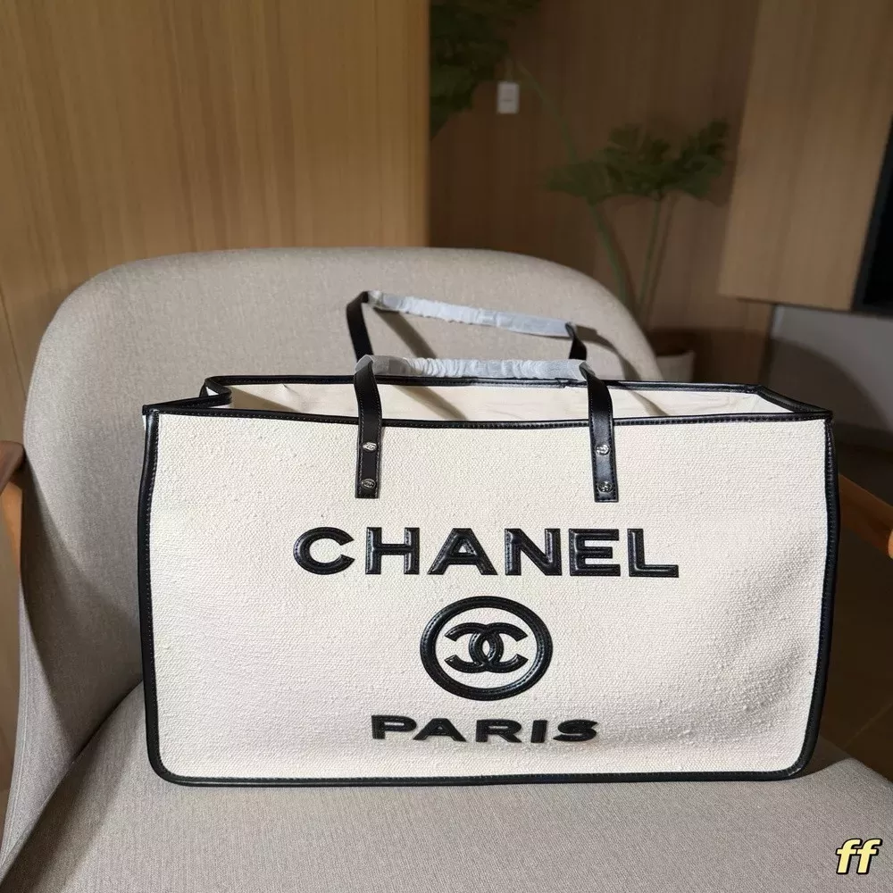 샤넬 로고 장식 대용량 트위드 쇼퍼백