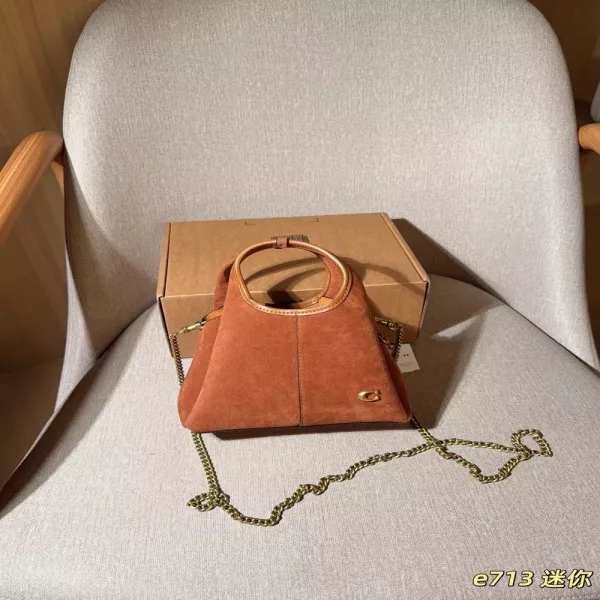 코치 스웨이드 버킷형 탑핸들 미니 토트백
