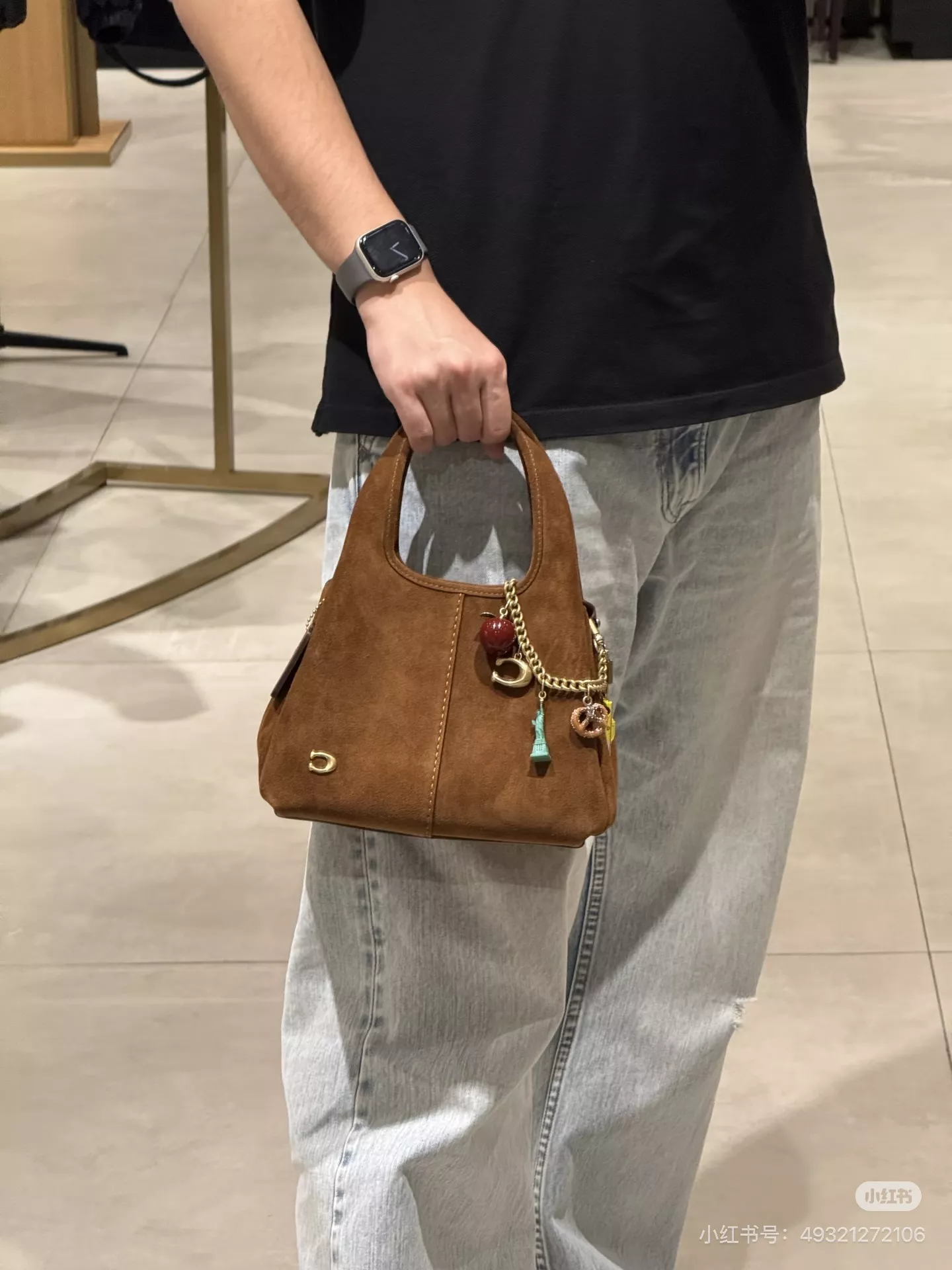 코치 라나 스웨이드 버킷형 토트백 상세 이미지 12