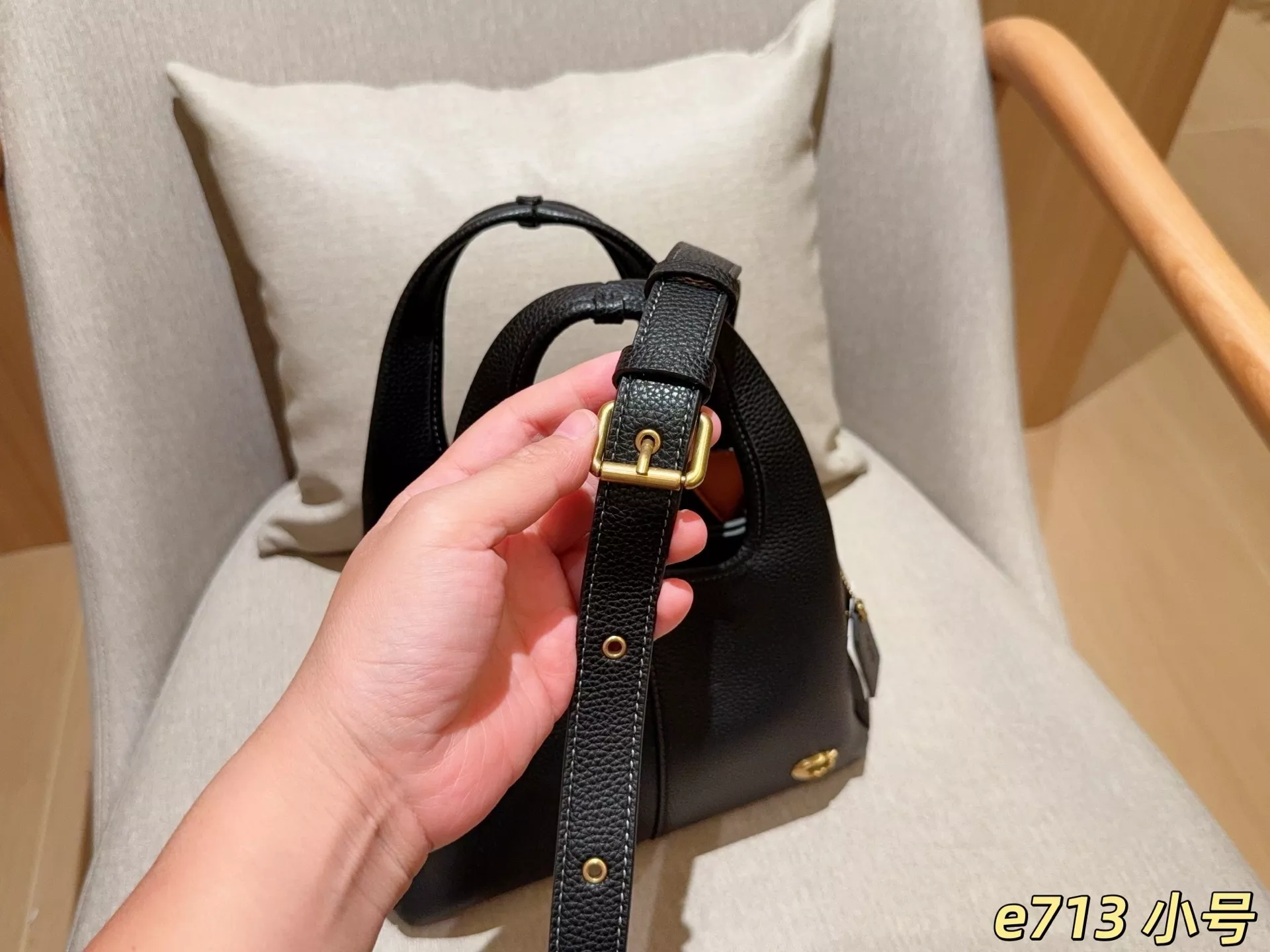 코치 라나 블랙 가죽 토트백 상세 이미지 8