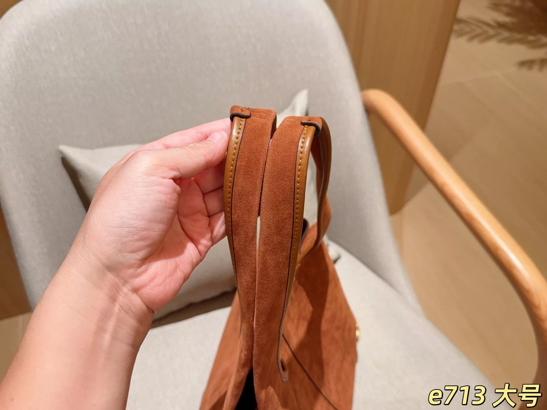 코치 라나 스웨이드 버킷형 토트백 상세 이미지 7
