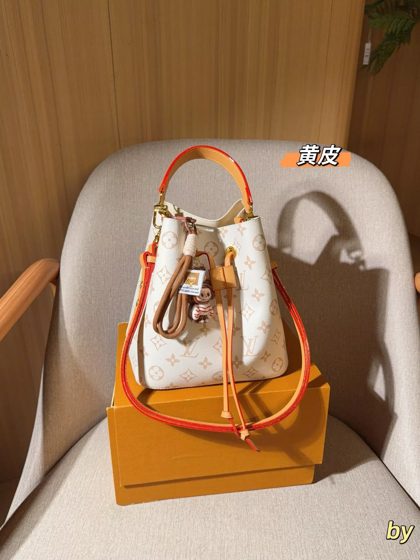 루이비통 네오노에 모노그램 드로스트링 버킷백 상세 이미지 16