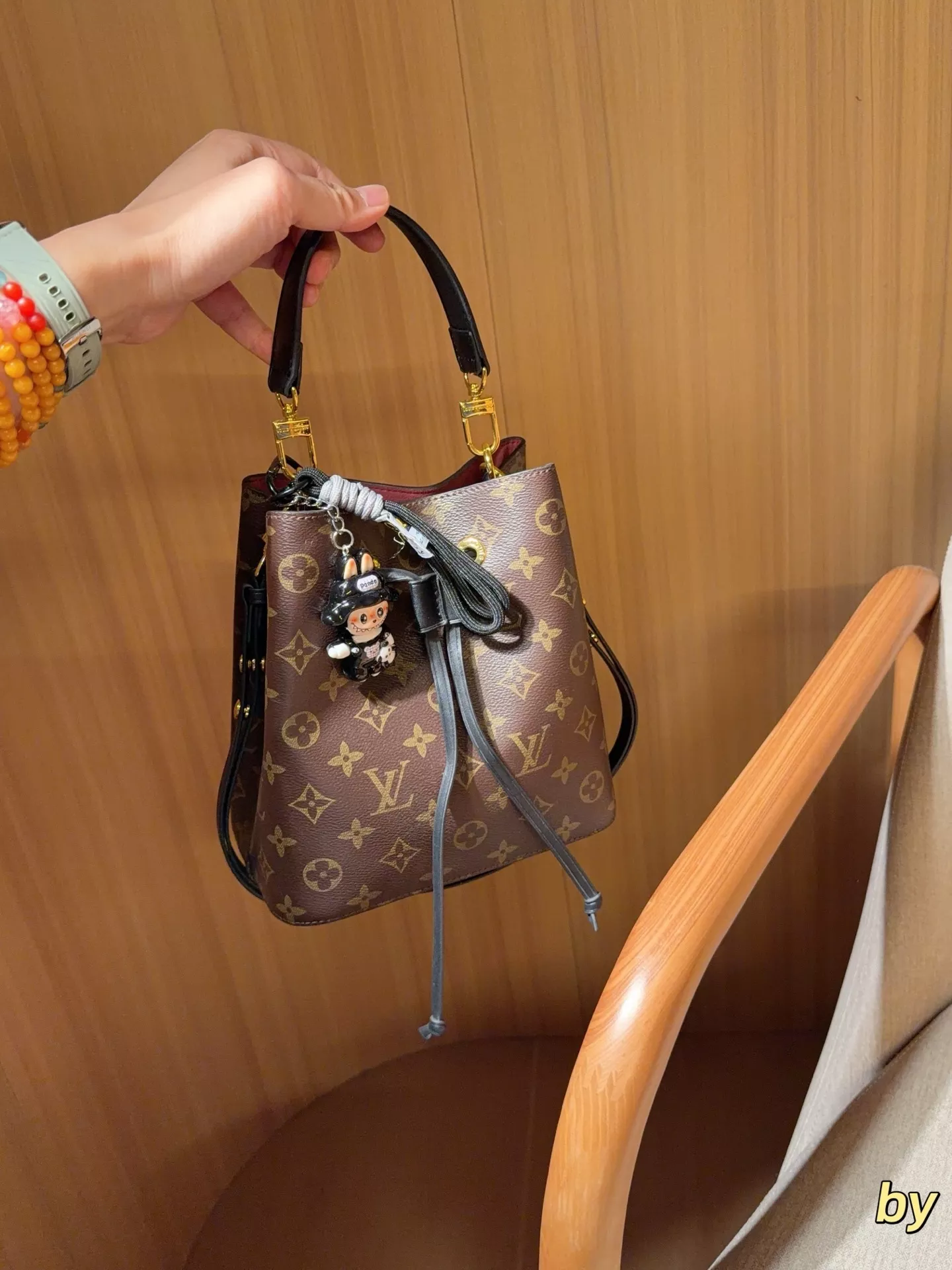 루이비통 네오노에 모노그램 드로스트링 버킷백 상세 이미지 20