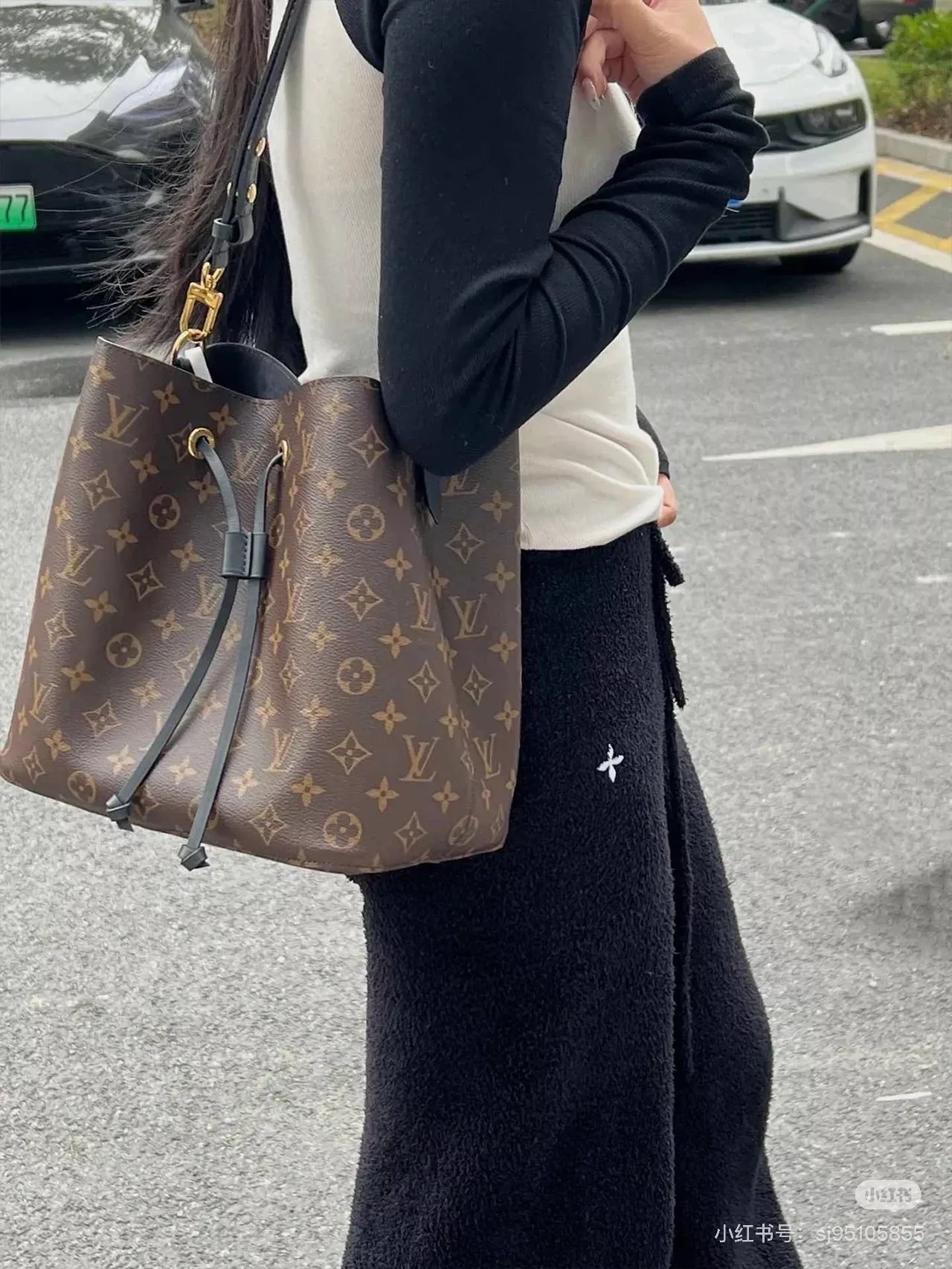 루이비통 네오노에 모노그램 드로스트링 버킷백 상세 이미지 23