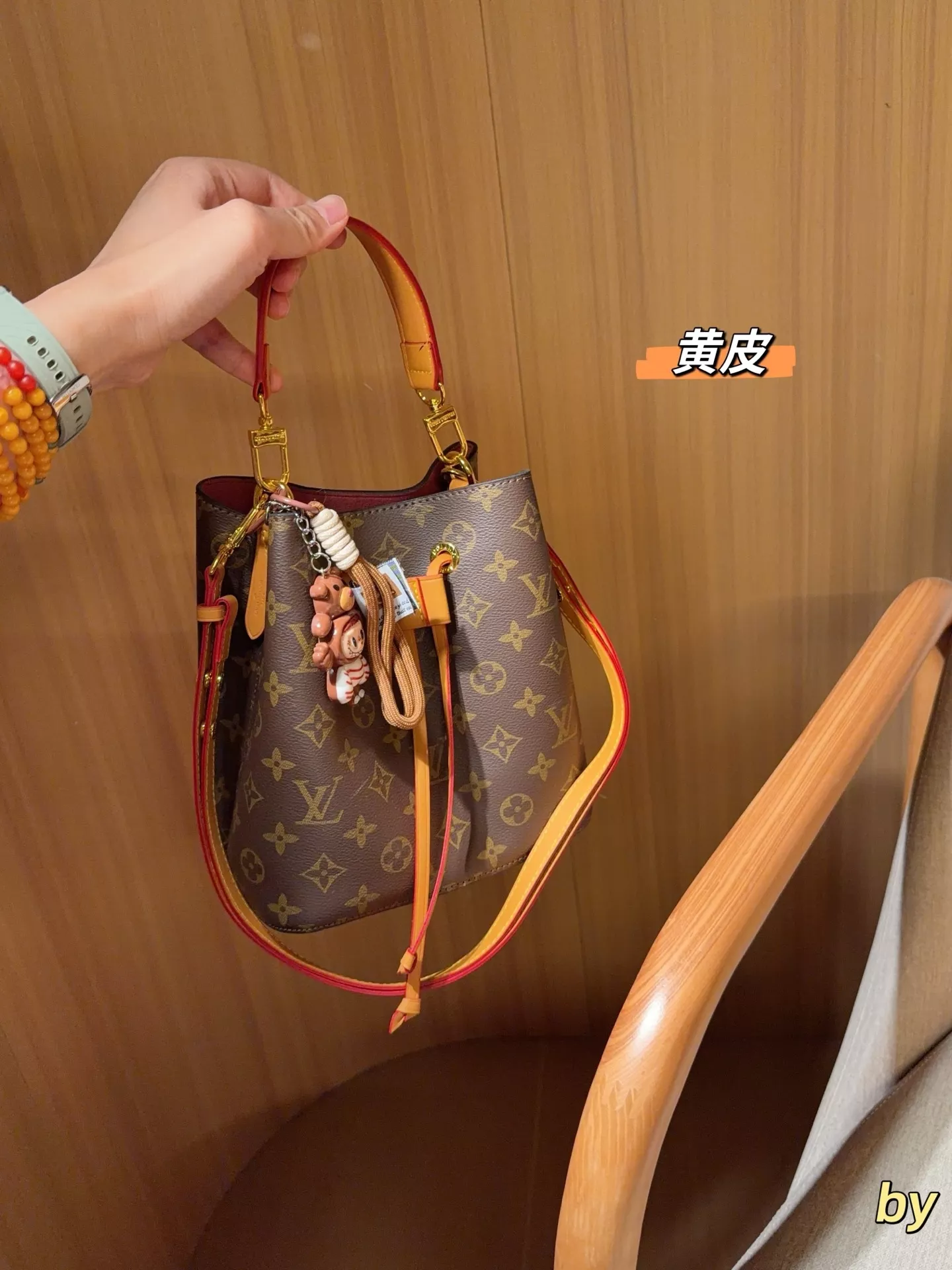 루이비통 네오노에 모노그램 드로스트링 버킷백 상세 이미지 18