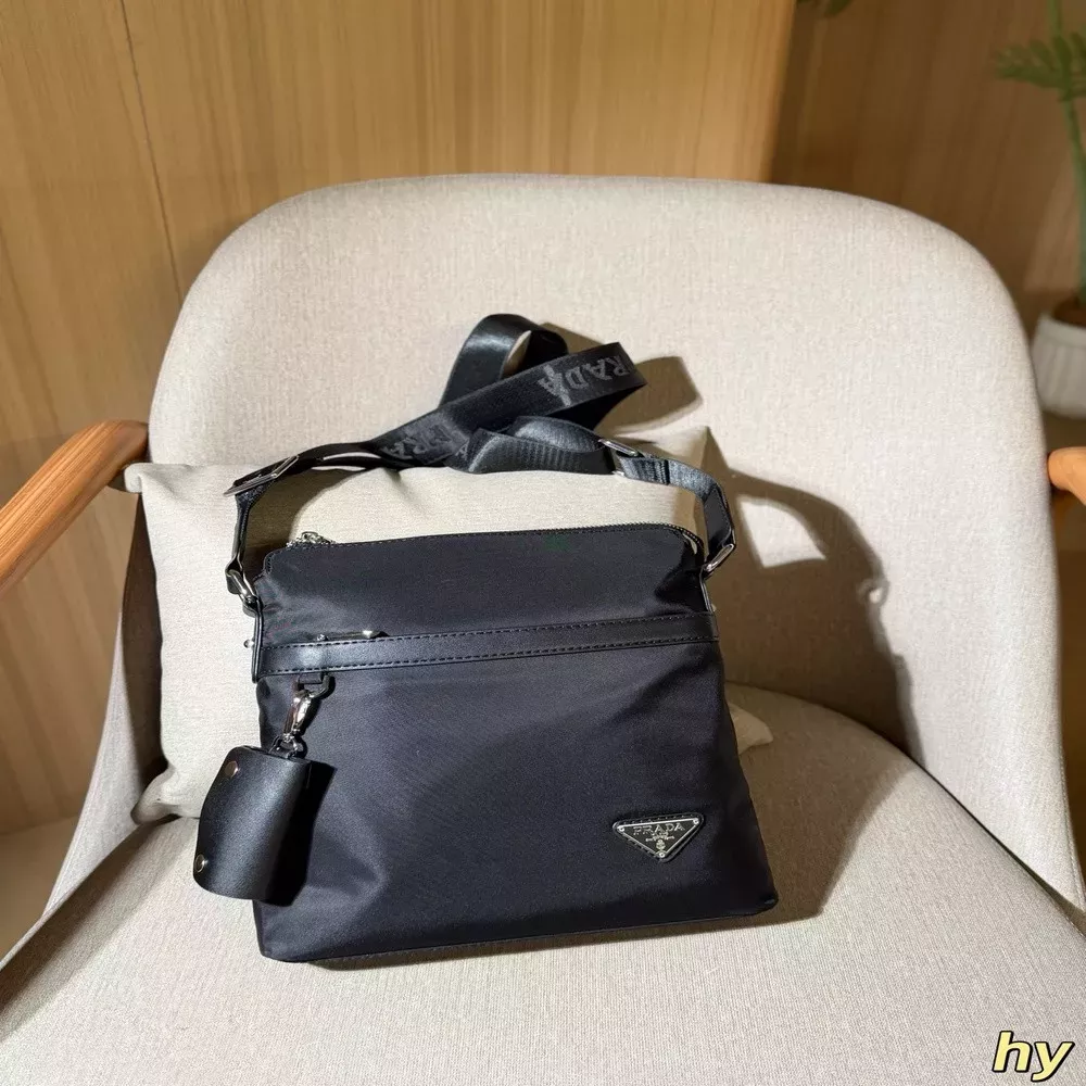 프라다 나일론 방수 원단 플랫 메신저백