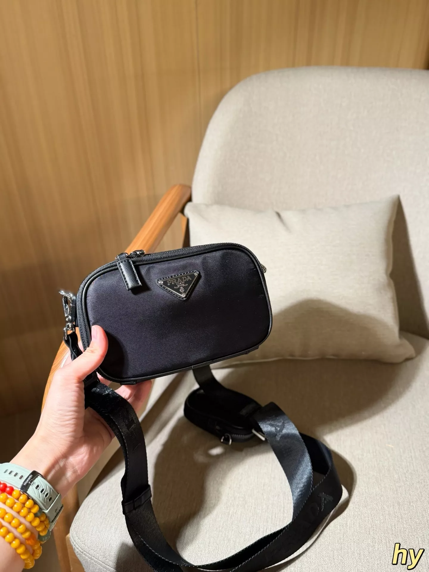 프라다 나일론 방수 원단 삼합일 스트랩 카메라백 상세 이미지 3