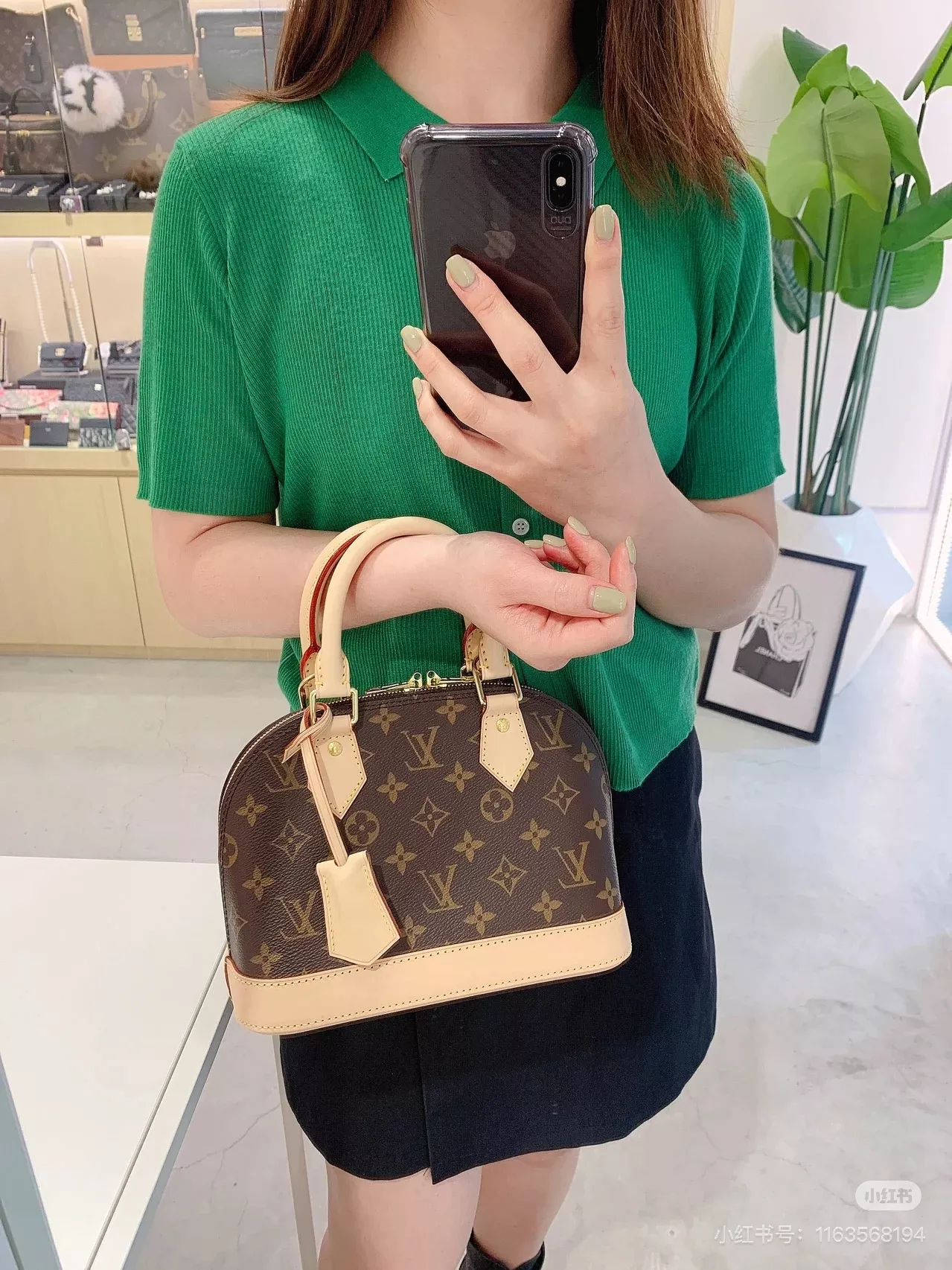 루이비통 클래식 모노그램 알마 BB 셸 토트백 상세 이미지 10