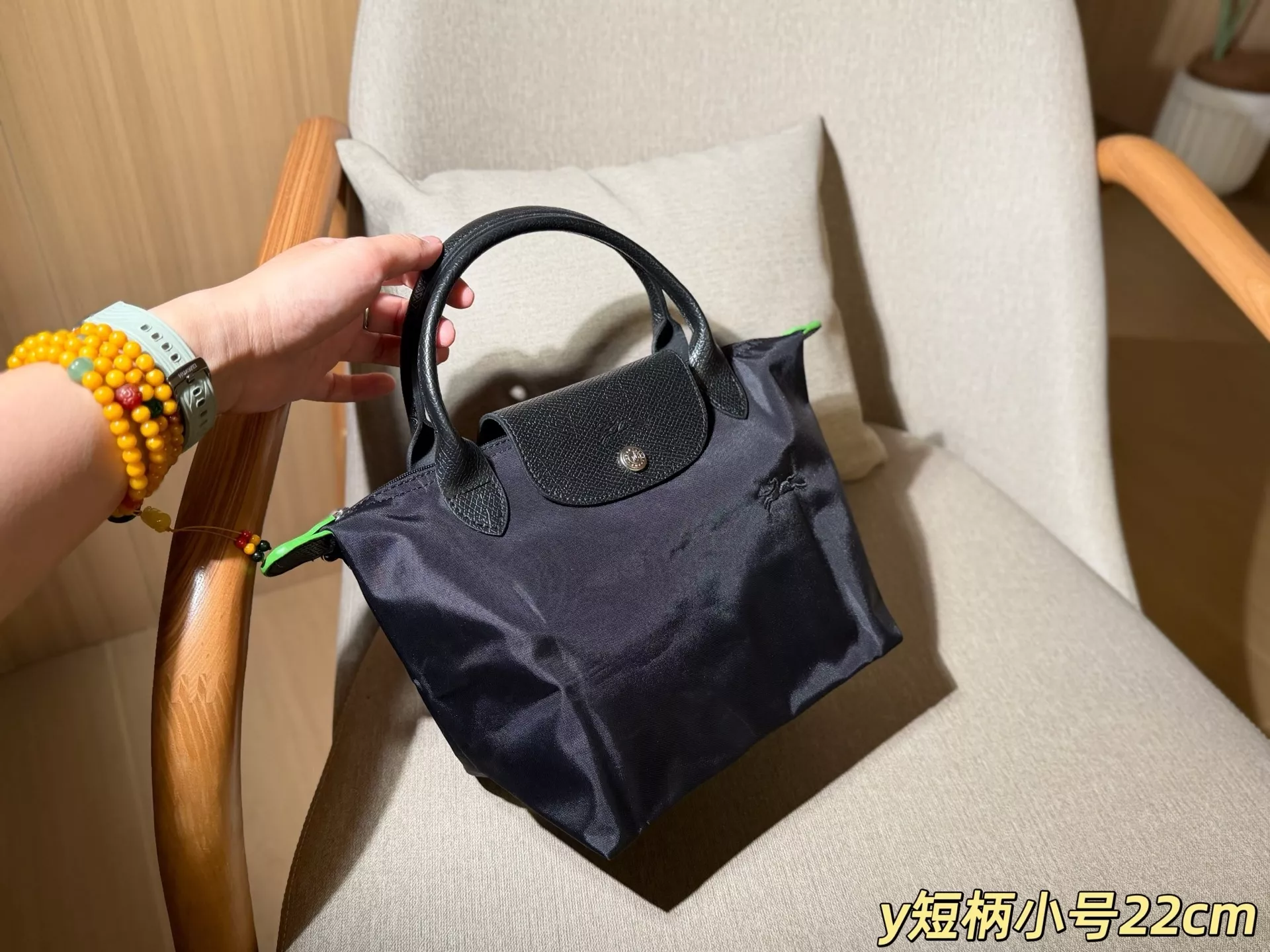 롱샴 클래식 숏핸들 폴딩 나일론 토트백 상세 이미지 2