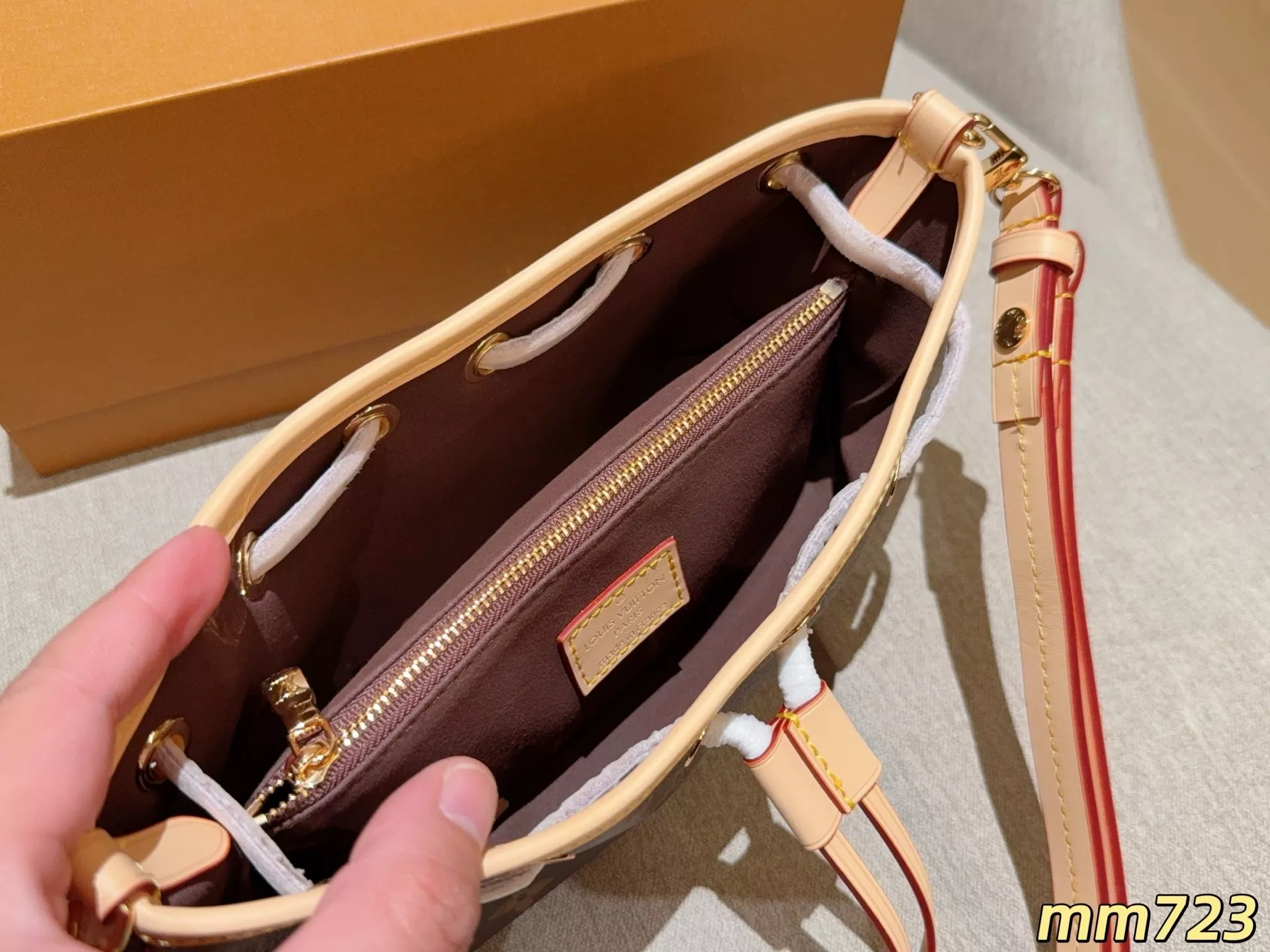 루이비통 모노그램 나노 프리볼 드로스트링 숄더백 상세 이미지 9