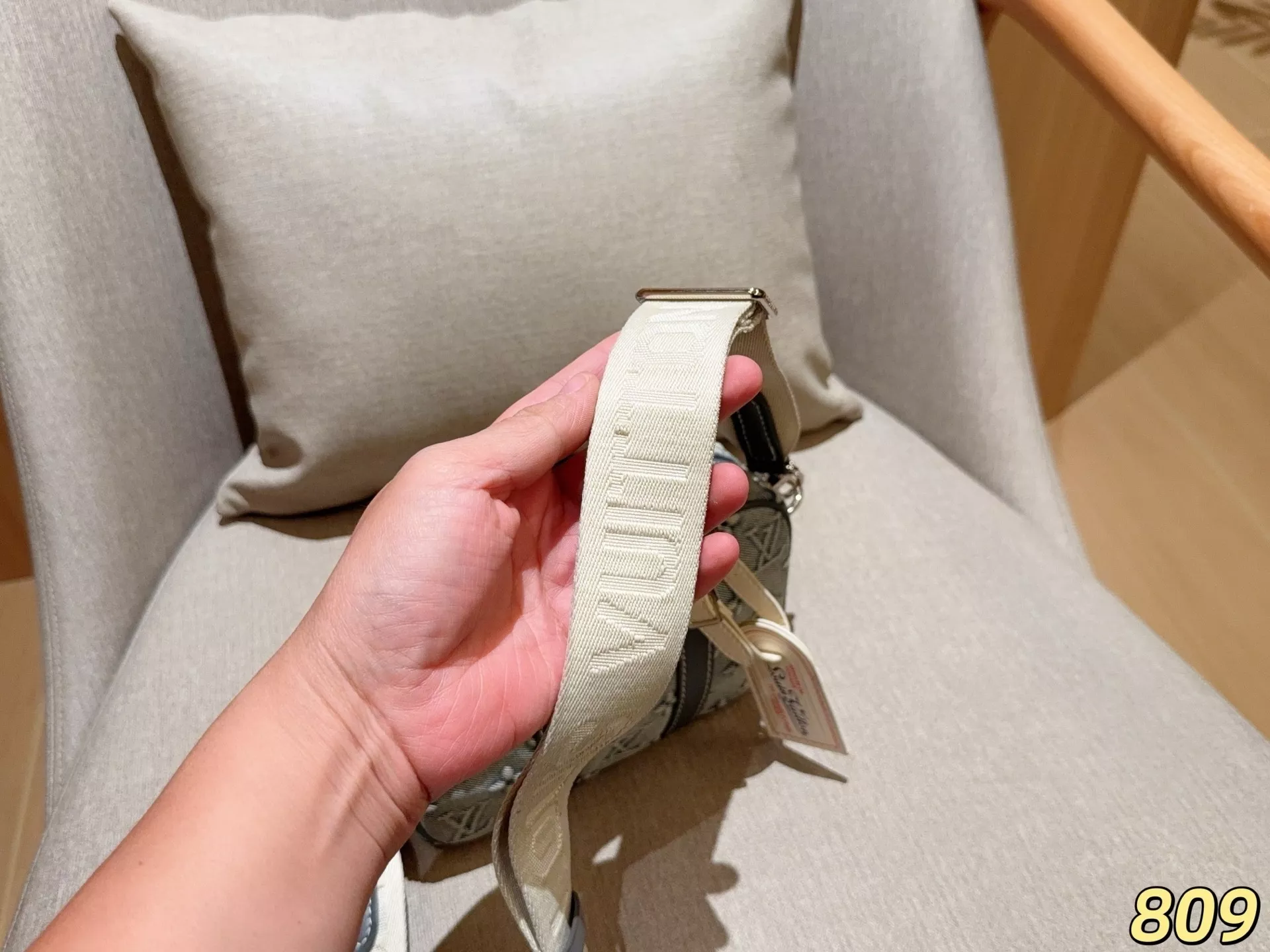 루이비통 데님 모노그램 미니 스퀘어 크로스백 상세 이미지 8
