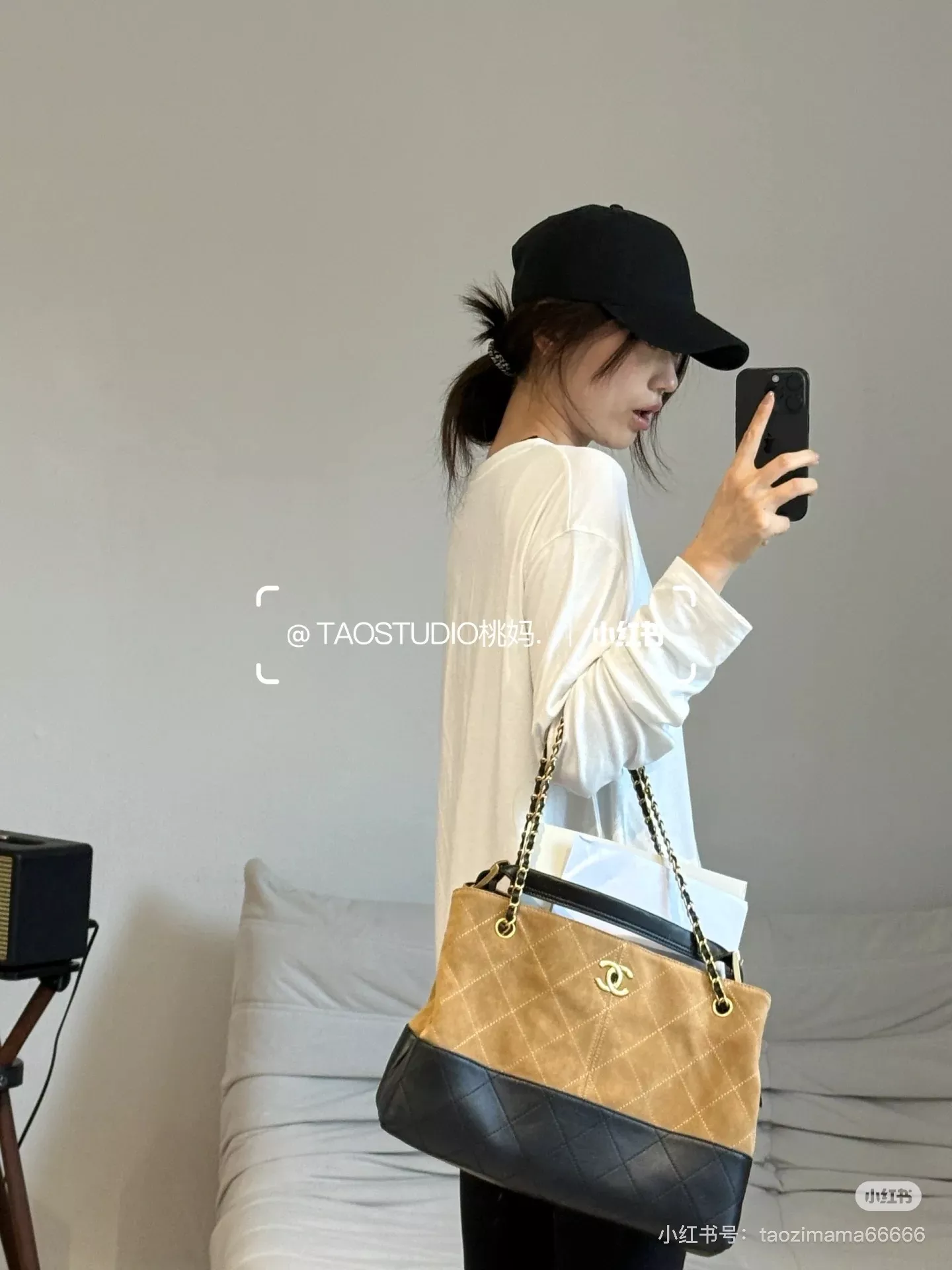 샤넬 스웨이드 배색 체인 쇼퍼백 상세 이미지 16