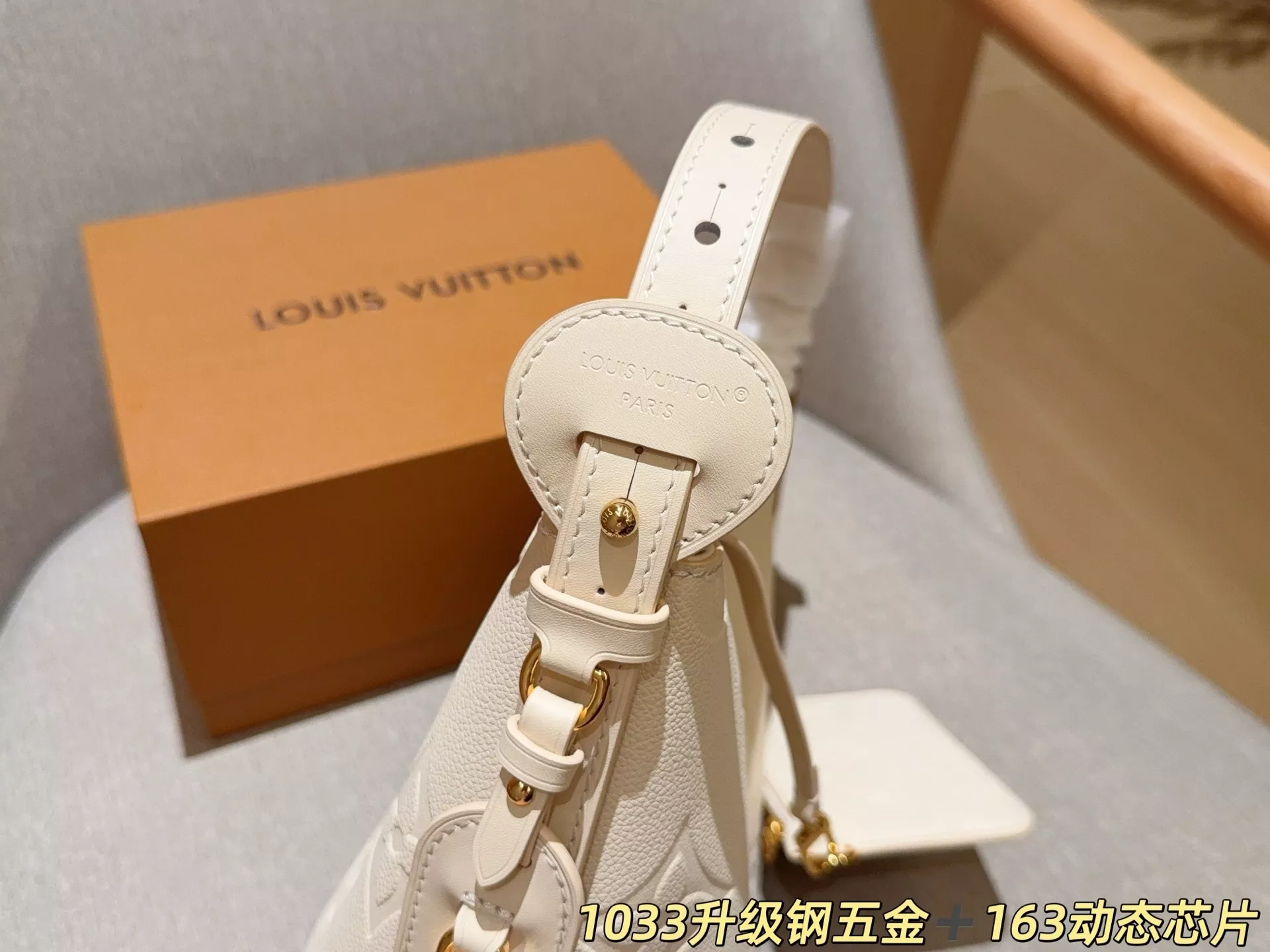 루이비통 압화 엠보 버킷 미니백 상세 이미지 15