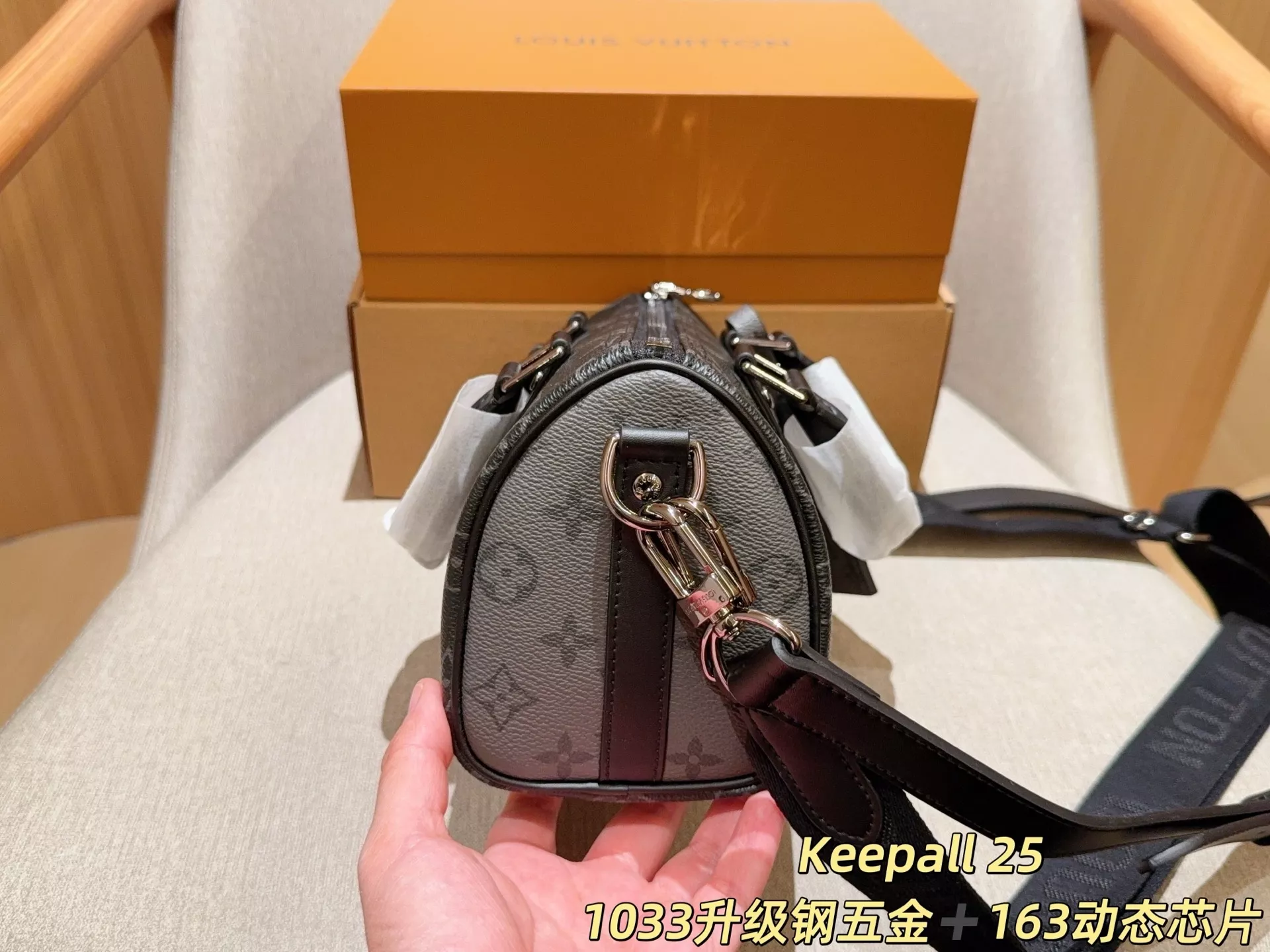 루이비통 모노그램 블랙 하드웨어 키폴 25 보스턴백 상세 이미지 5