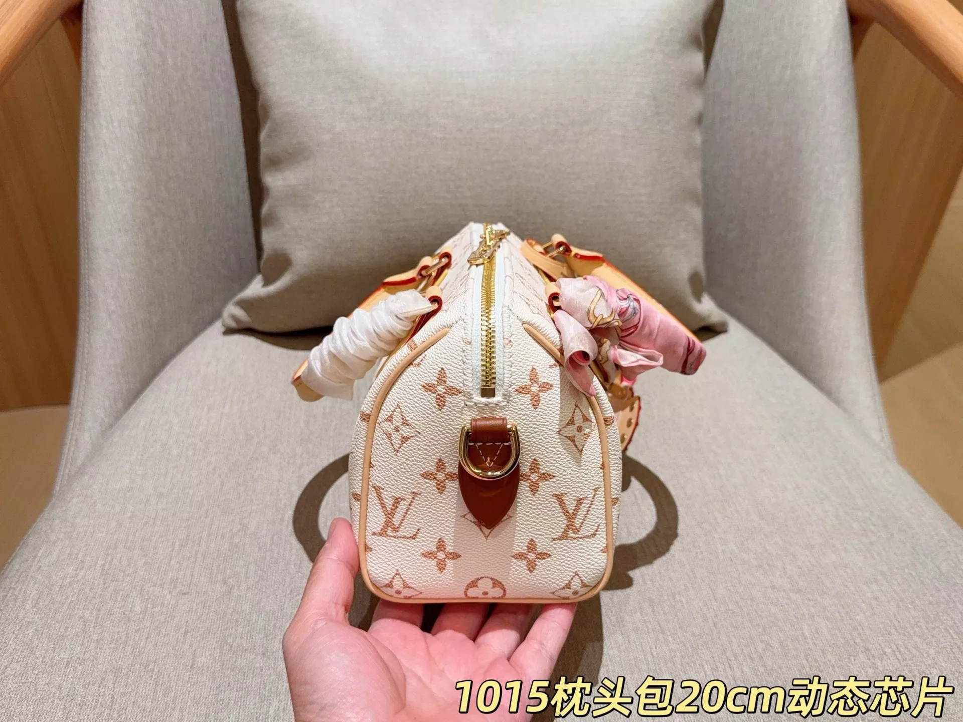 루이비통 스피디 20 사구색 모노그램 필로우 토트백 상세 이미지 5