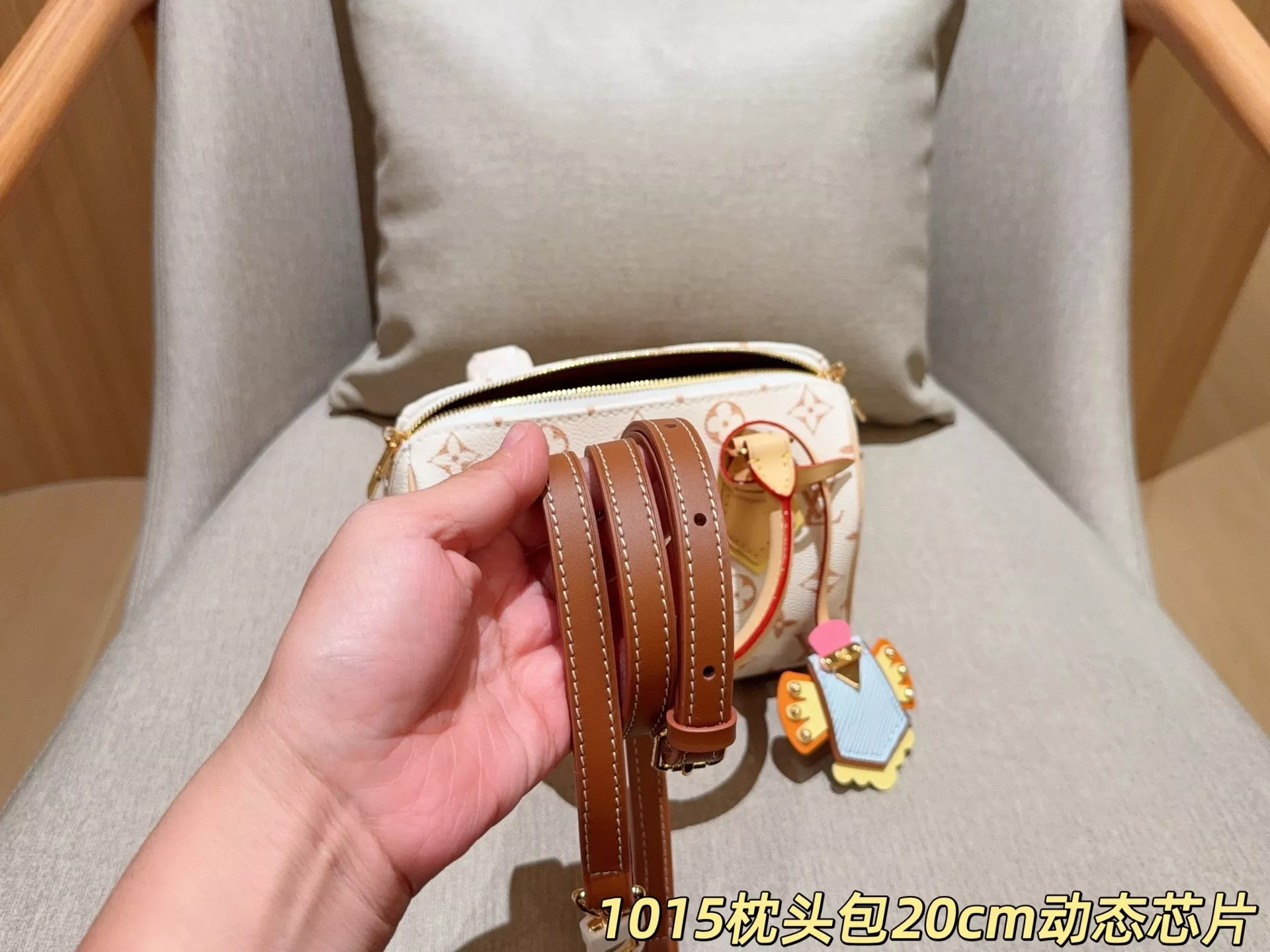 루이비통 스피디 20 사구색 모노그램 필로우 토트백 상세 이미지 17