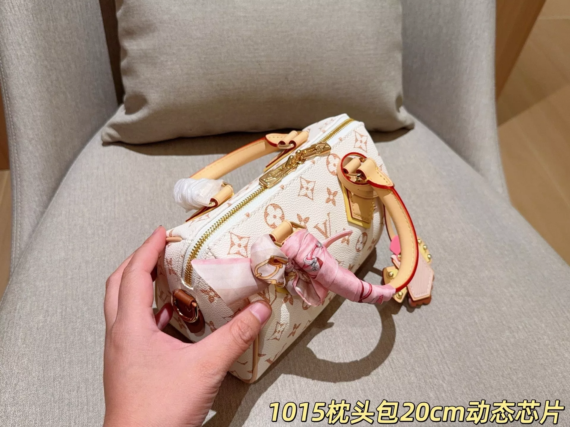 루이비통 스피디 20 사구색 모노그램 필로우 토트백 상세 이미지 7