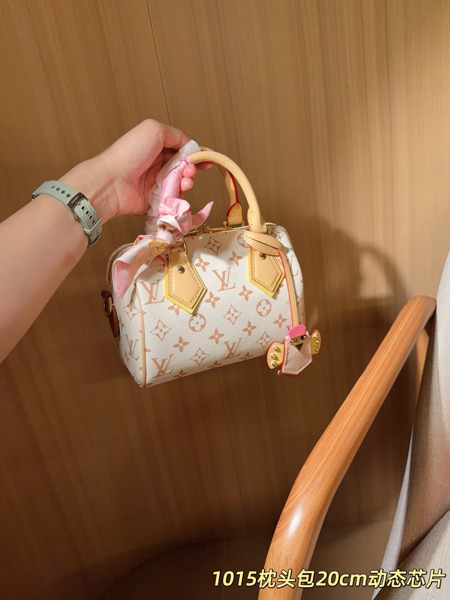 루이비통 스피디 20 사구색 모노그램 필로우 토트백 상세 이미지 3