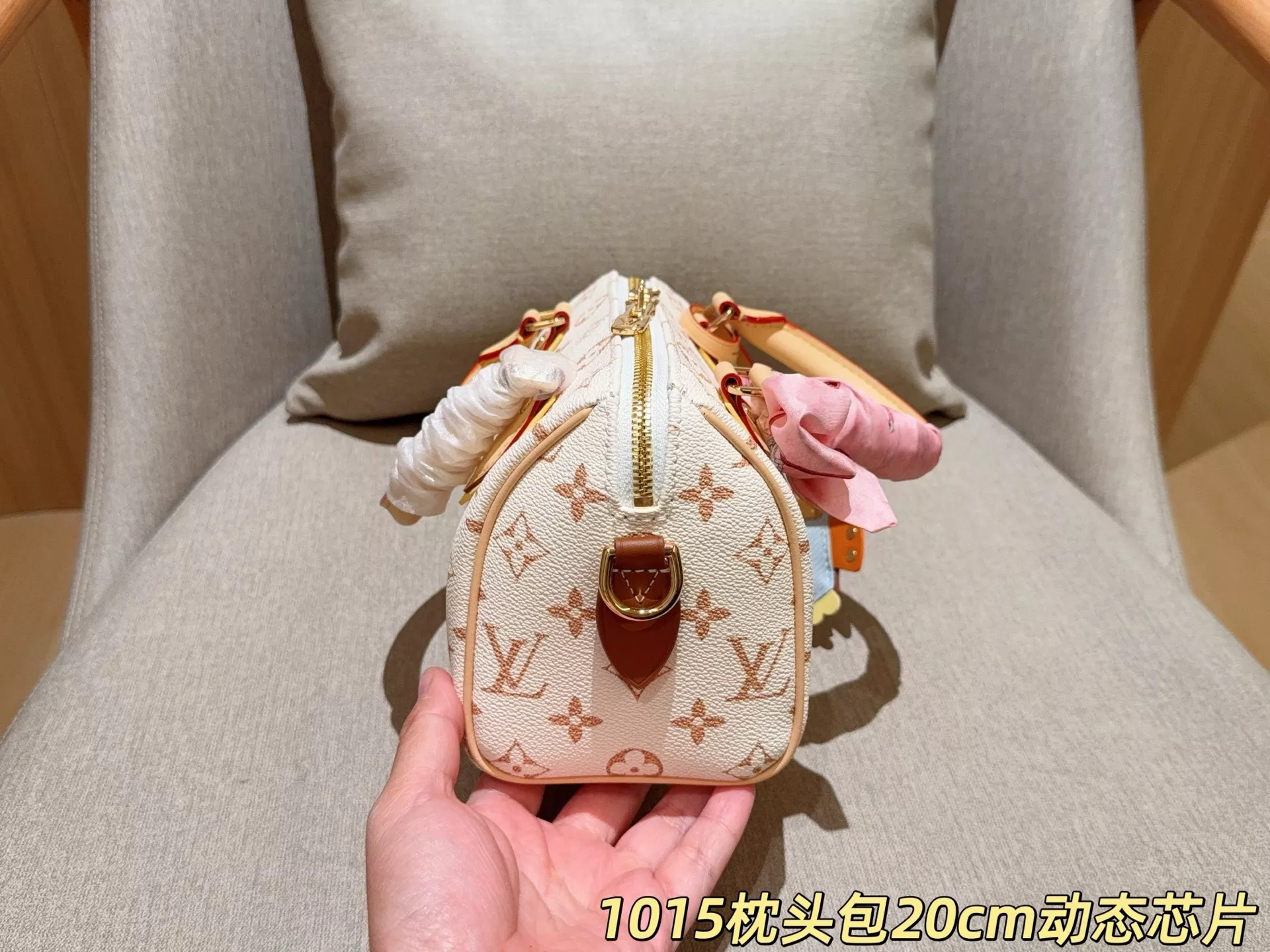 루이비통 스피디 20 사구색 모노그램 필로우 토트백 상세 이미지 14