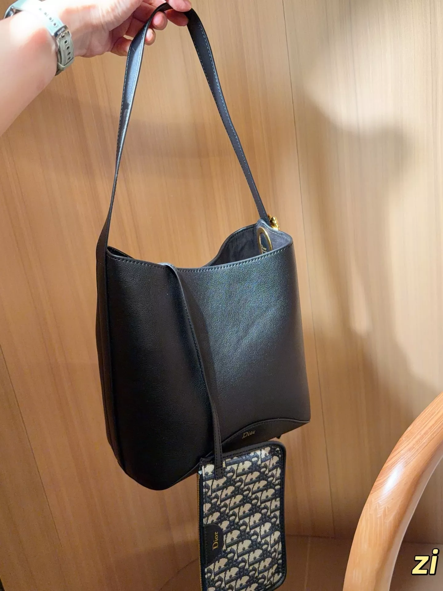 디올 타원 미러 메다이옹 버킷백 상세 이미지 3