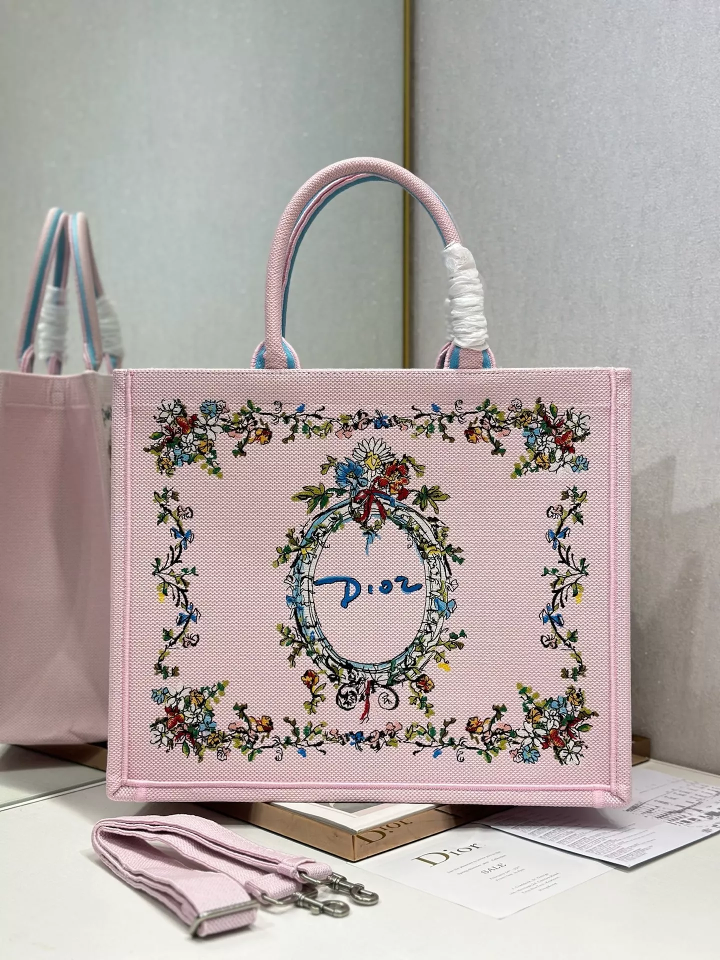 디올 베이더레 D-스트라이프 자수 북 토트백 상세 이미지 1