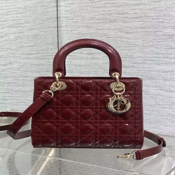 디올 레이디 플랩 퀼팅 페이턴트 24cm 토트백