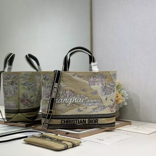 디올 상하이 한정 도시 엽서 자수 스트랩 토트백
