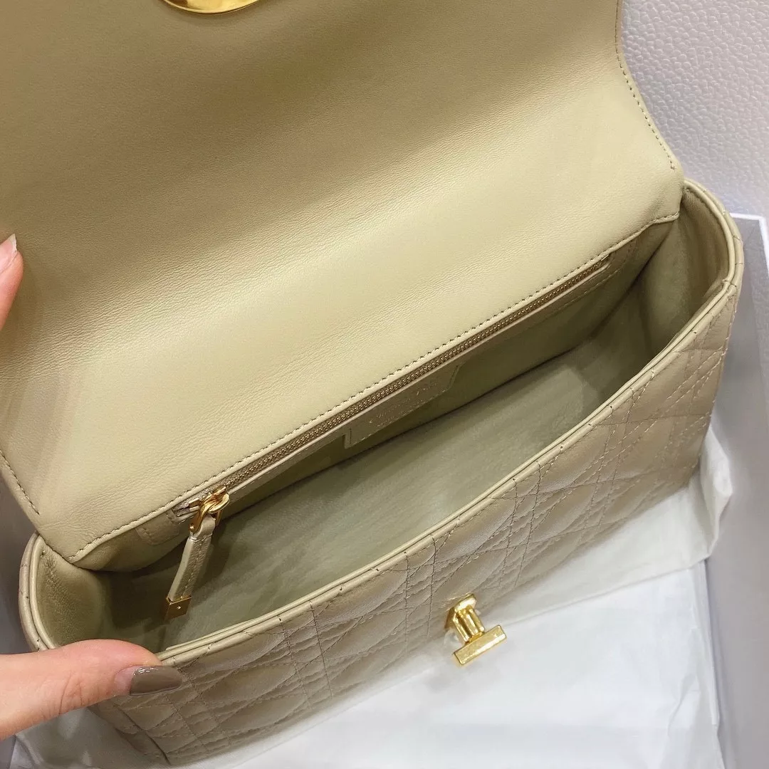 디올 카로 미디엄 까나쥬 퀼팅 체인 숄더백 상세 이미지 8