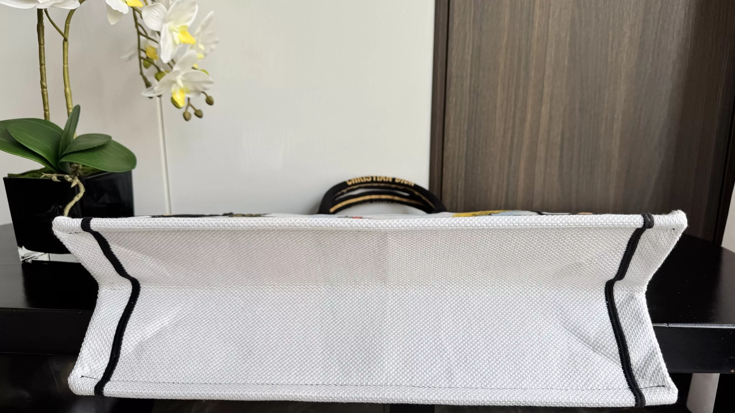 디올 버터플라이 자수 레터링 북토트 토트백 상세 이미지 7
