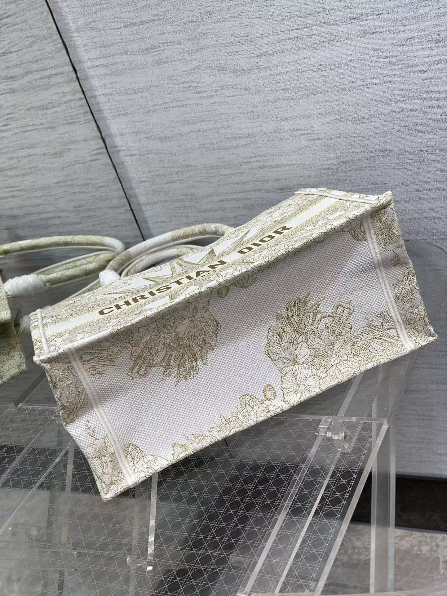 디올 크리스마스 한정 팔각별 자수 미디엄 토트백 상세 이미지 7