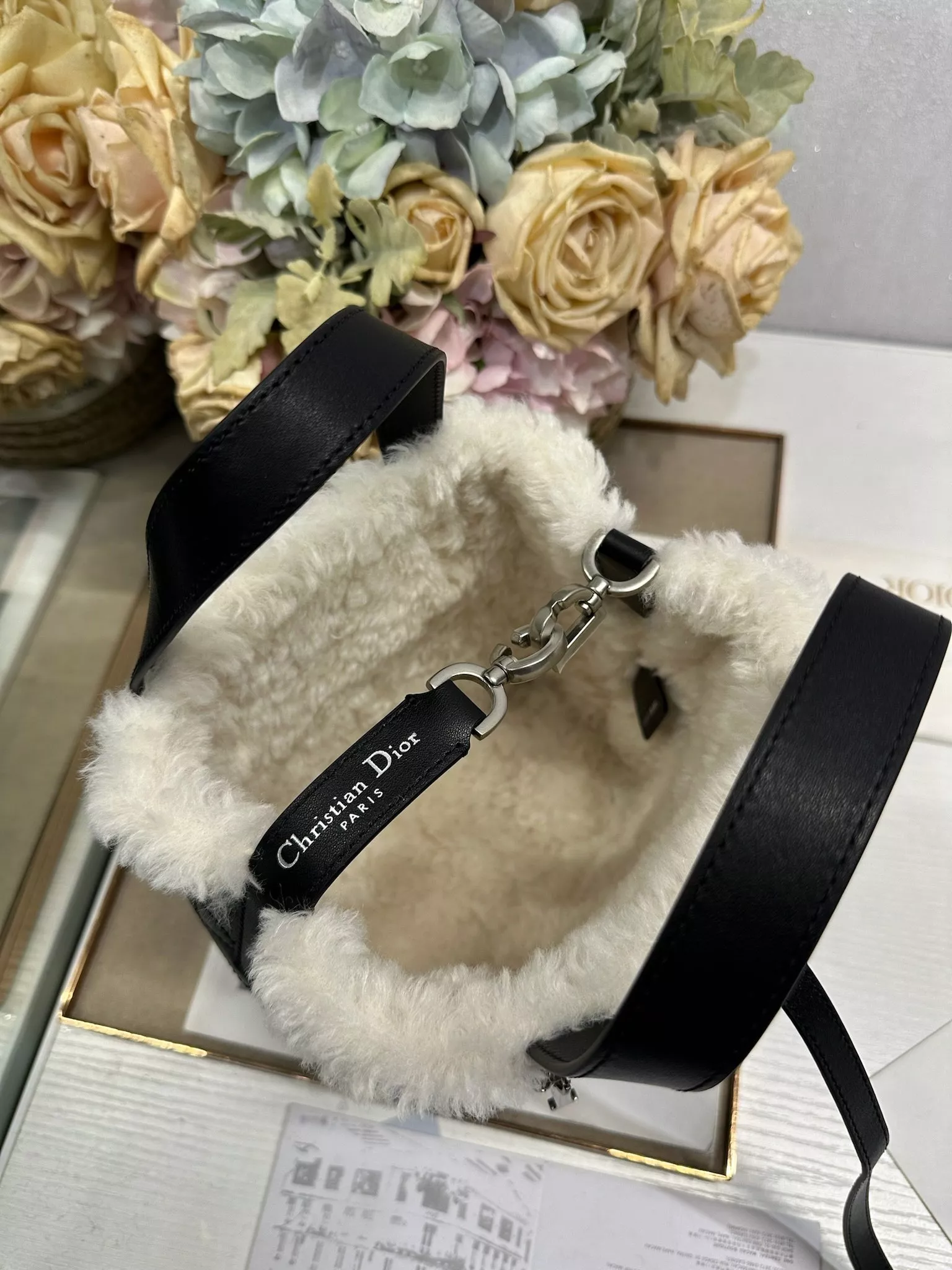 디올 디올알프스 뚜주르 세로형 양가죽 토트백 상세 이미지 6