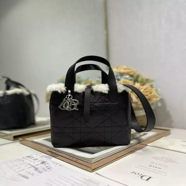 디올알프스 뚜주르 세로형 양가죽 토트백