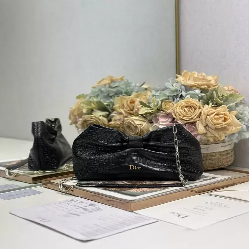 디올 램스킨 크로커 패턴 체인 숄더백