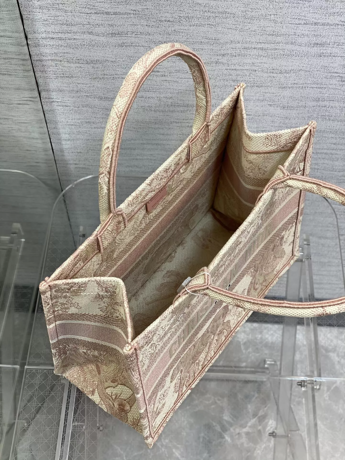 디올 타이거 자수 그레이 톤 토트백 상세 이미지 8