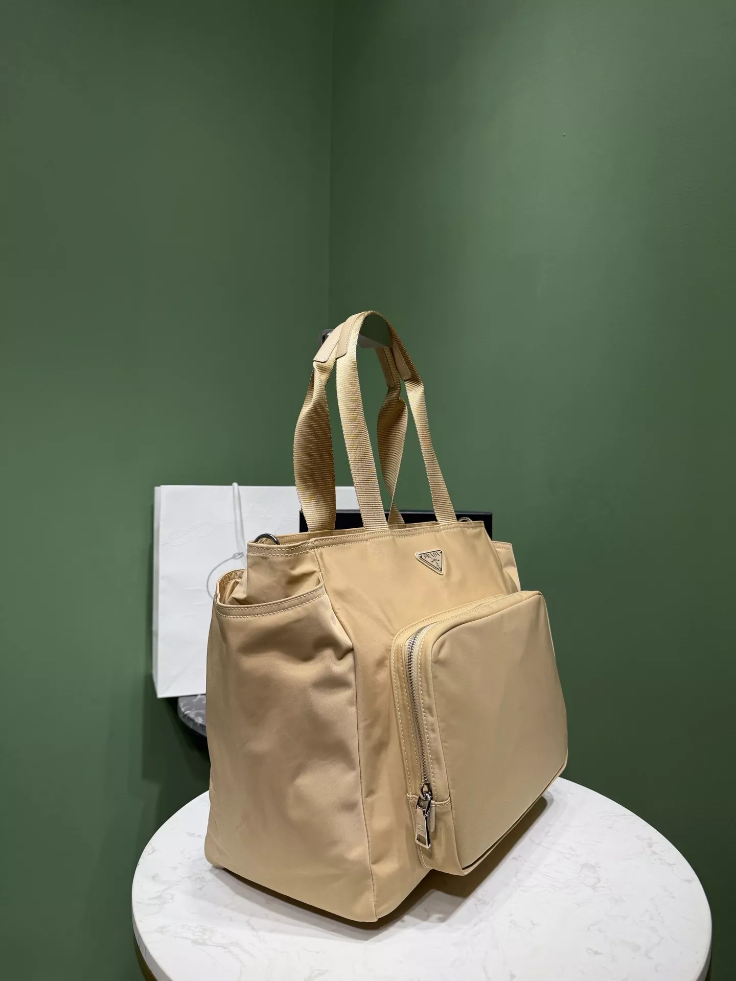 프라다 클래식 대용량 나일론 토트백 상세 이미지 2