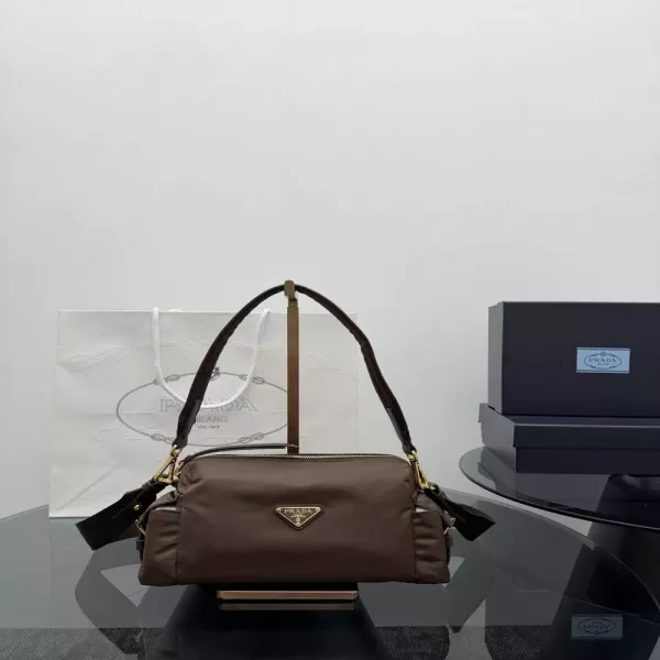 프라다 익스플로어 나일론 탈부착 스트랩 바게트백
