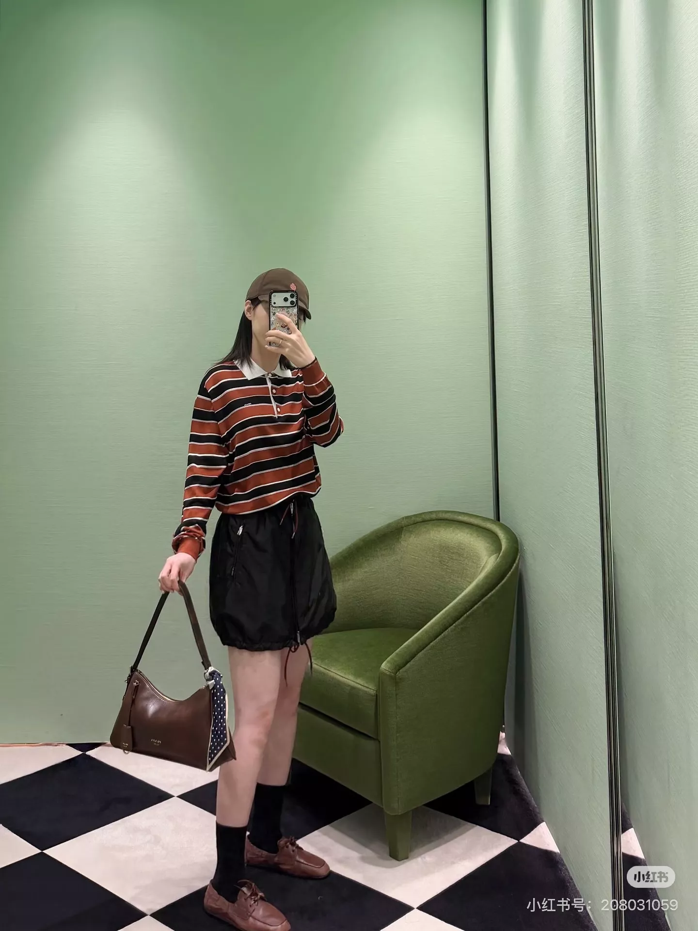 프라다 아이미 레더 지퍼 호보백 상세 이미지 12