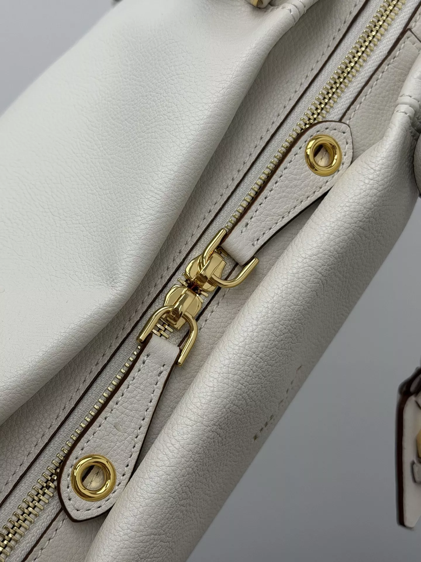 프라다 아르카디 로고 레더 토트백 상세 이미지 10