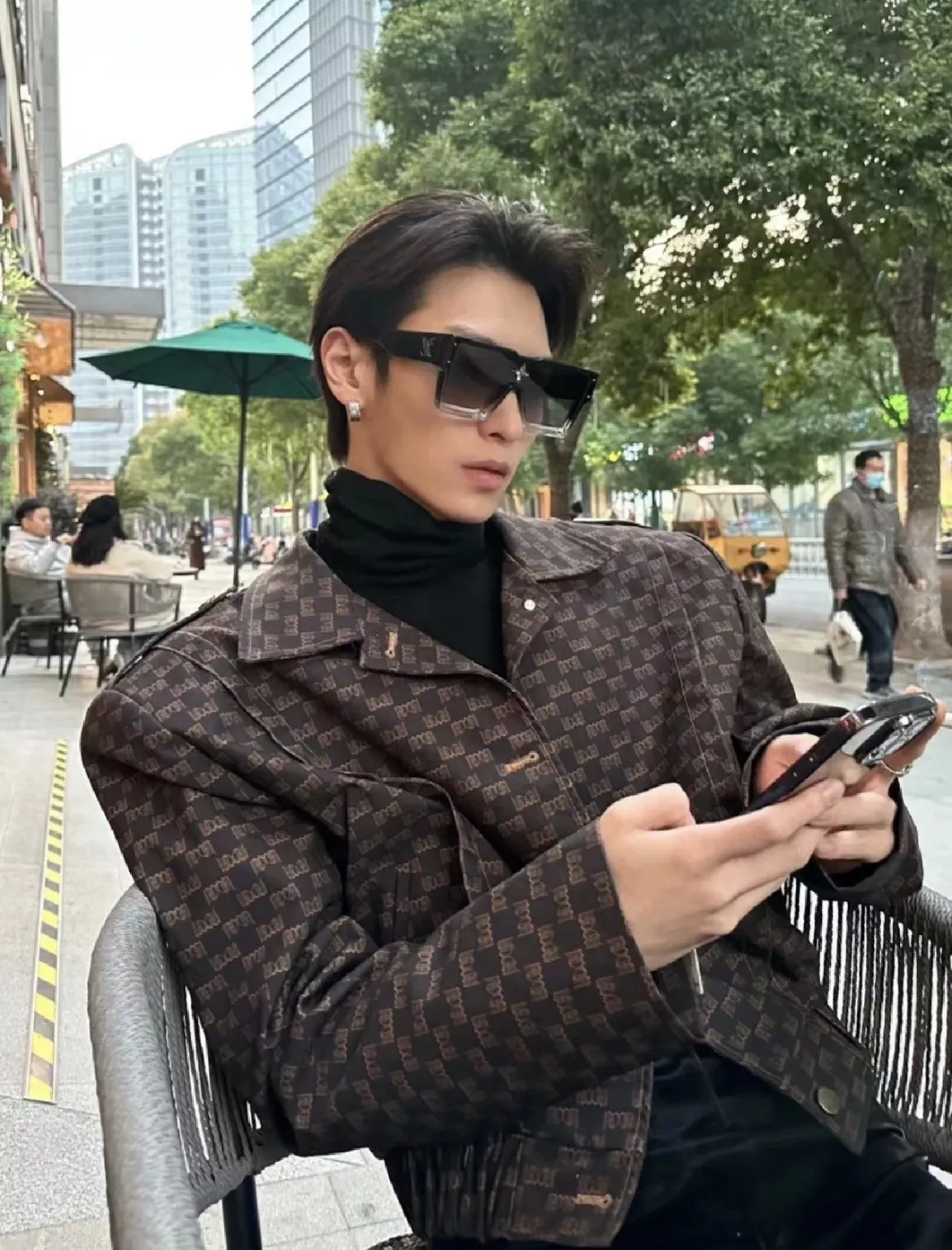 루이비통 크리스털 플라워 원피스 렌즈 그라데이션 선글라스 상세 이미지 10