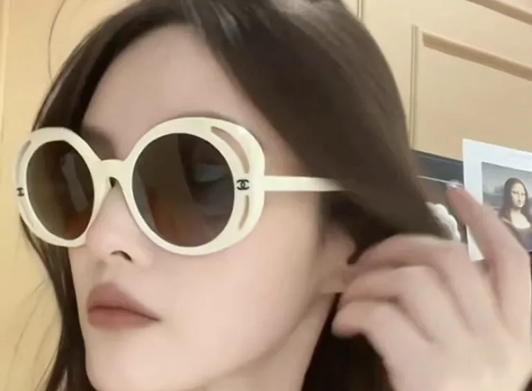 샤넬 까멜리아 더블 C 오픈워크 나일론 선글라스 상세 이미지 43