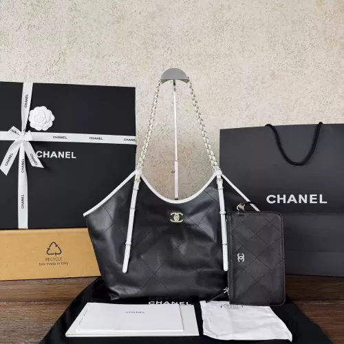 샤넬 코코 비치 블랙 화이트 레더 쇼퍼백