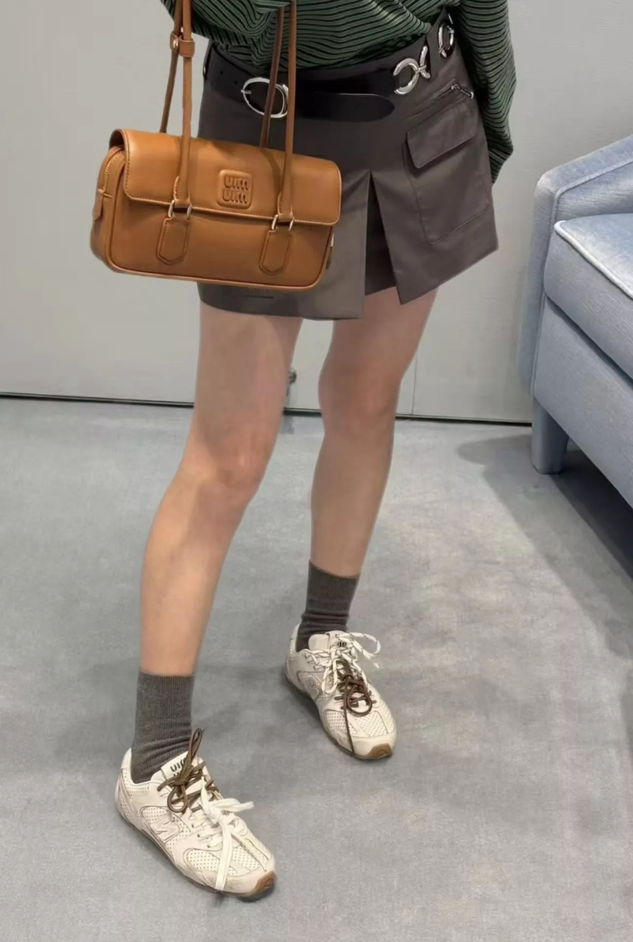 미우미우 아르카디 빈티지 엠보 로고 바게트백 상세 이미지 20