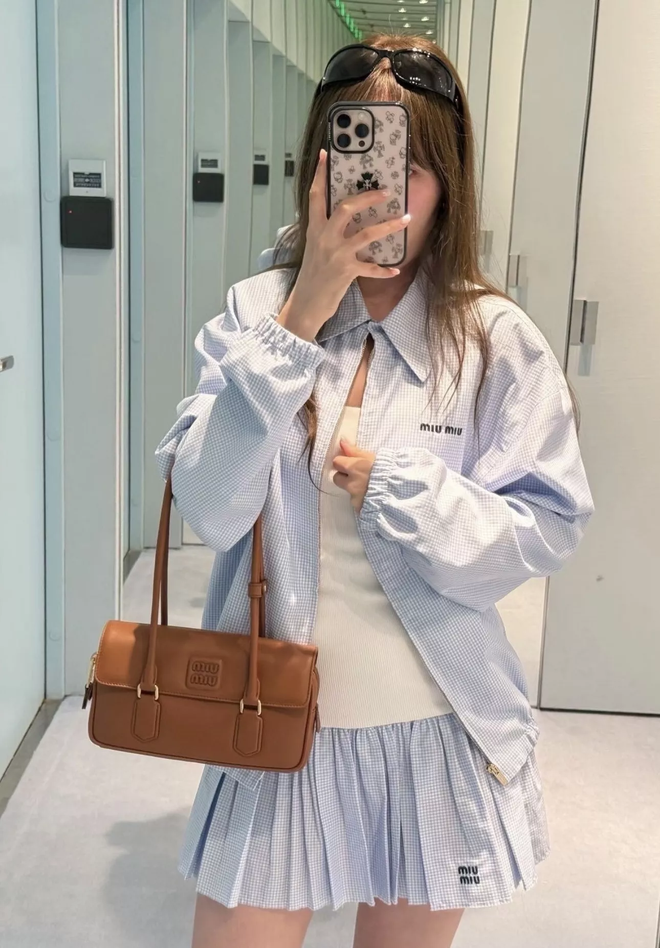 미우미우 아르카디 빈티지 엠보 로고 바게트백 상세 이미지 17