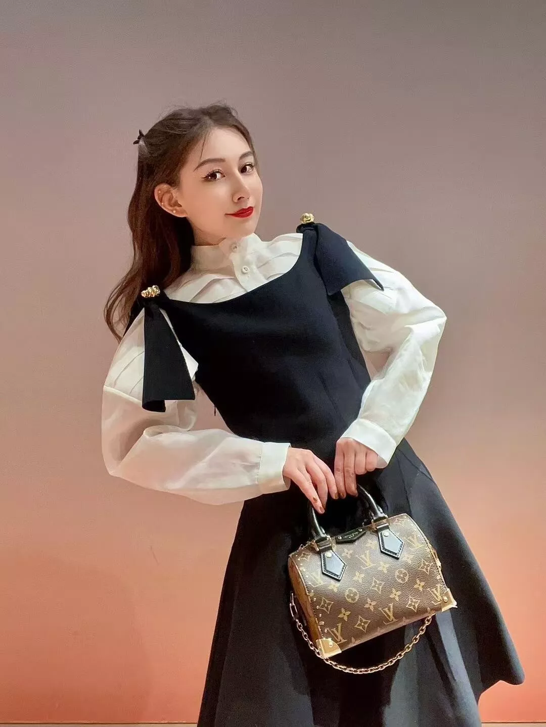루이비통 스피디 트렁크 20 스터드 배색 모노그램 체인백 상세 이미지 39