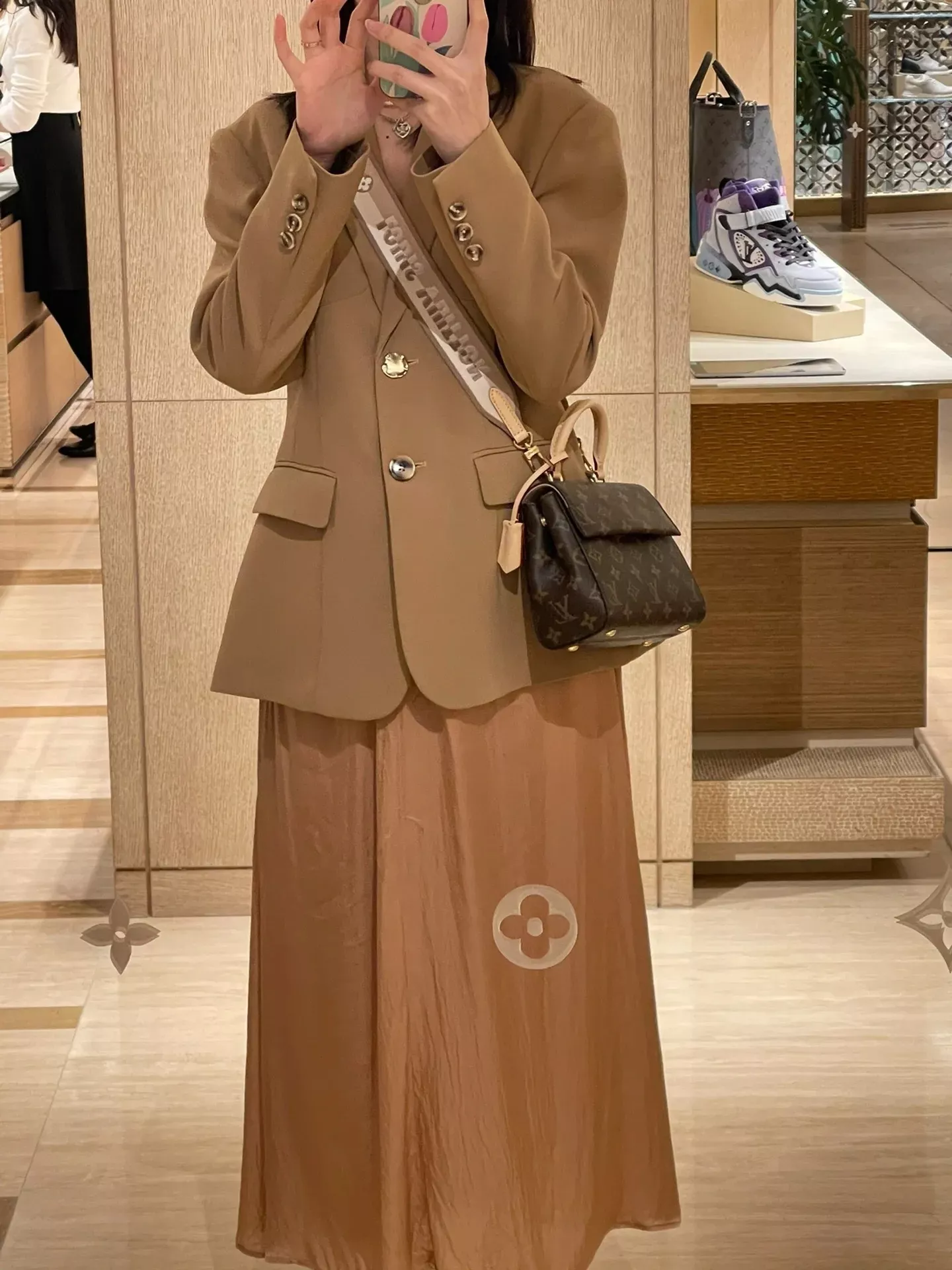 루이비통 클루니 모노그램 토트백 상세 이미지 70