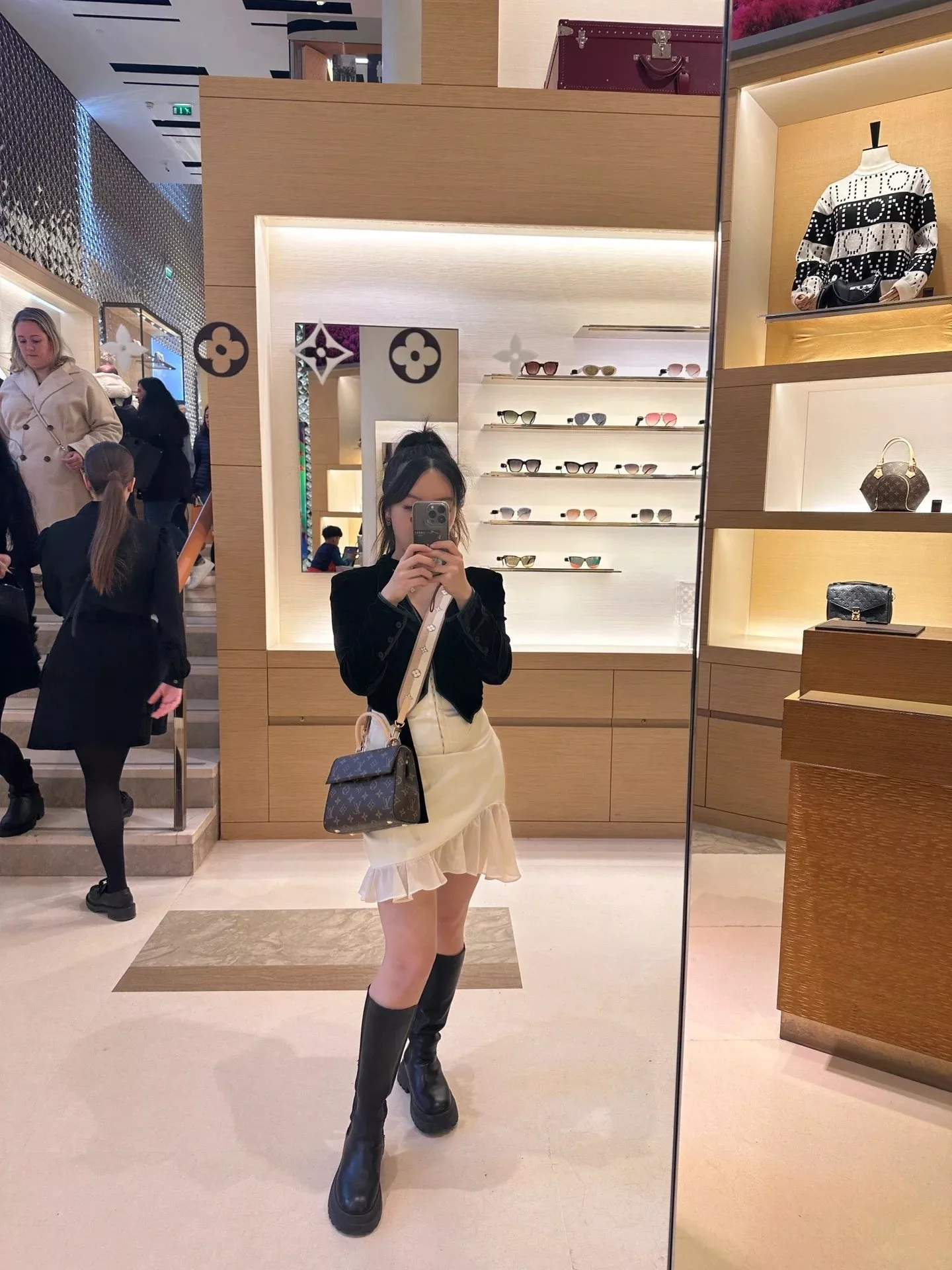루이비통 클루니 모노그램 토트백 상세 이미지 73