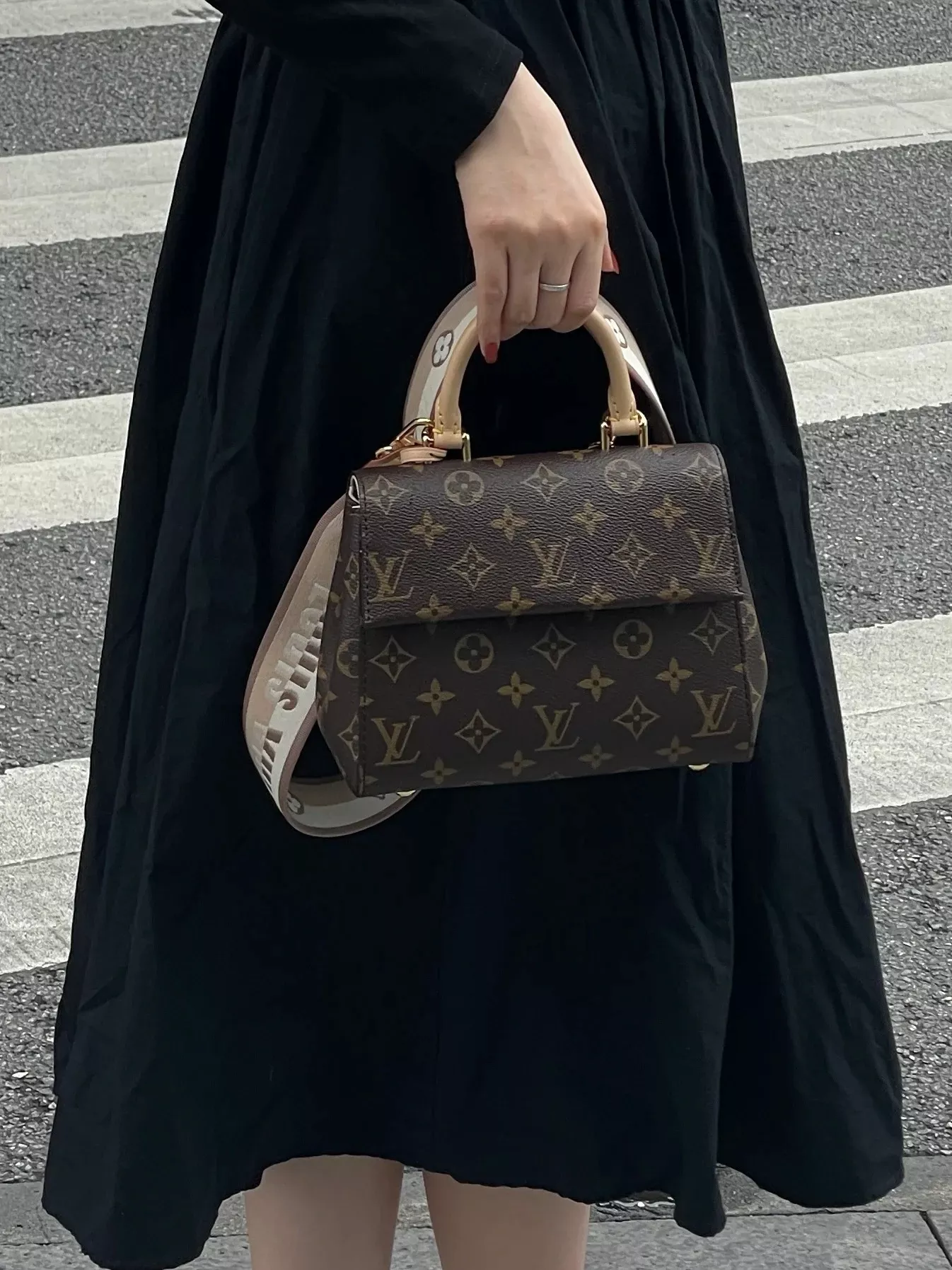 루이비통 클루니 모노그램 토트백 상세 이미지 75